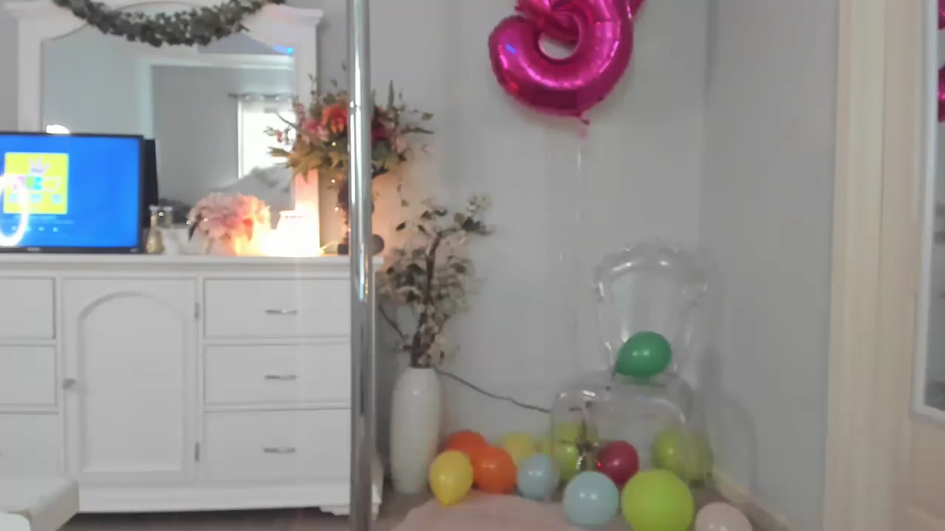 Gallery image thumbnail from MsMarilyn's myfreecams stream on, 01/19/2023, 20:24 image 13 of 20
