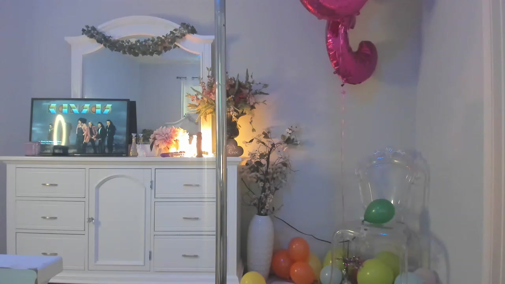 Gallery image thumbnail from MsMarilyn's myfreecams stream on, 01/20/2023, 19:07 image 13 of 20