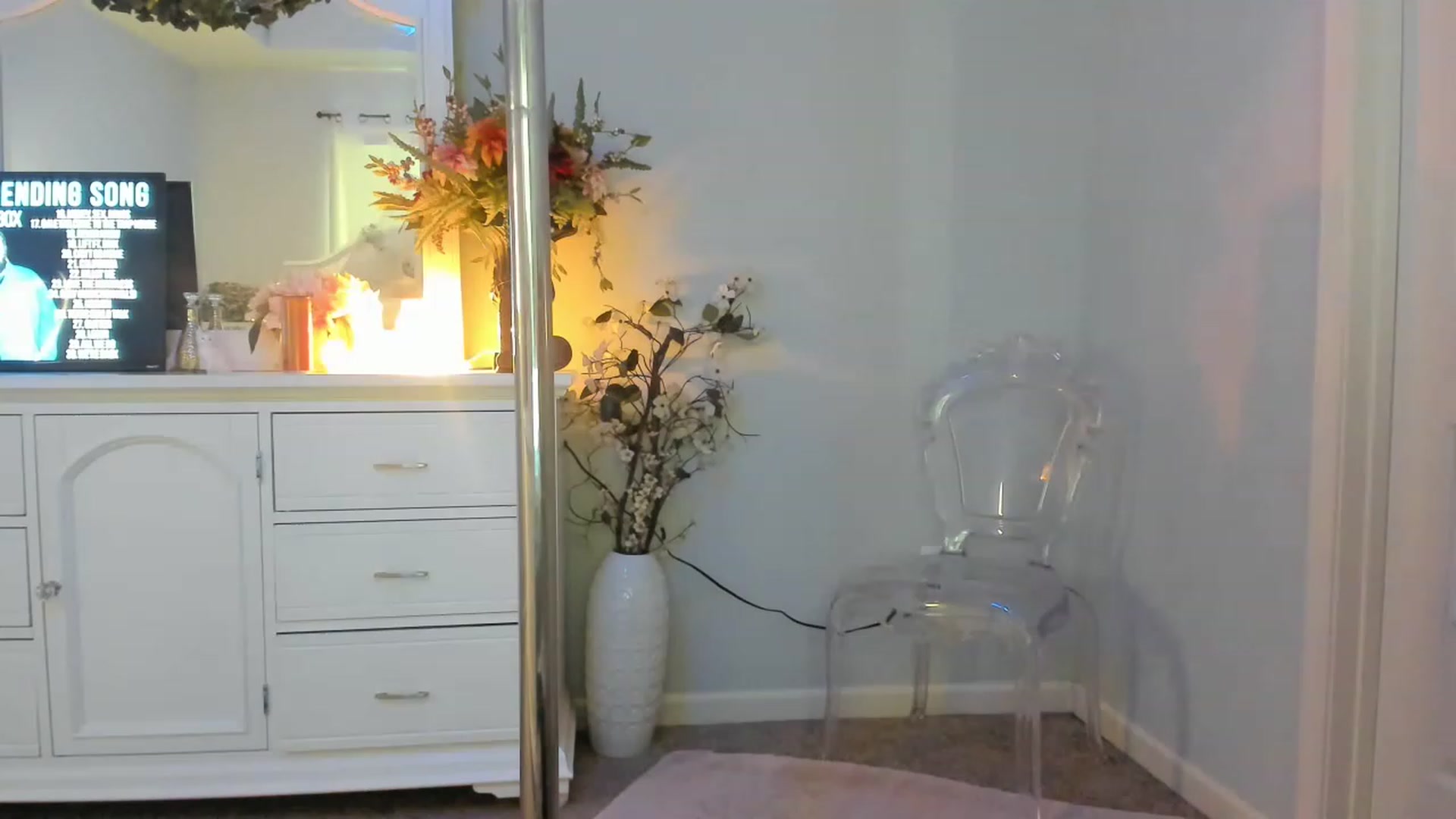 Gallery image thumbnail from MsMarilyn's myfreecams stream on, 01/30/2023, 20:43 image 6 of 20