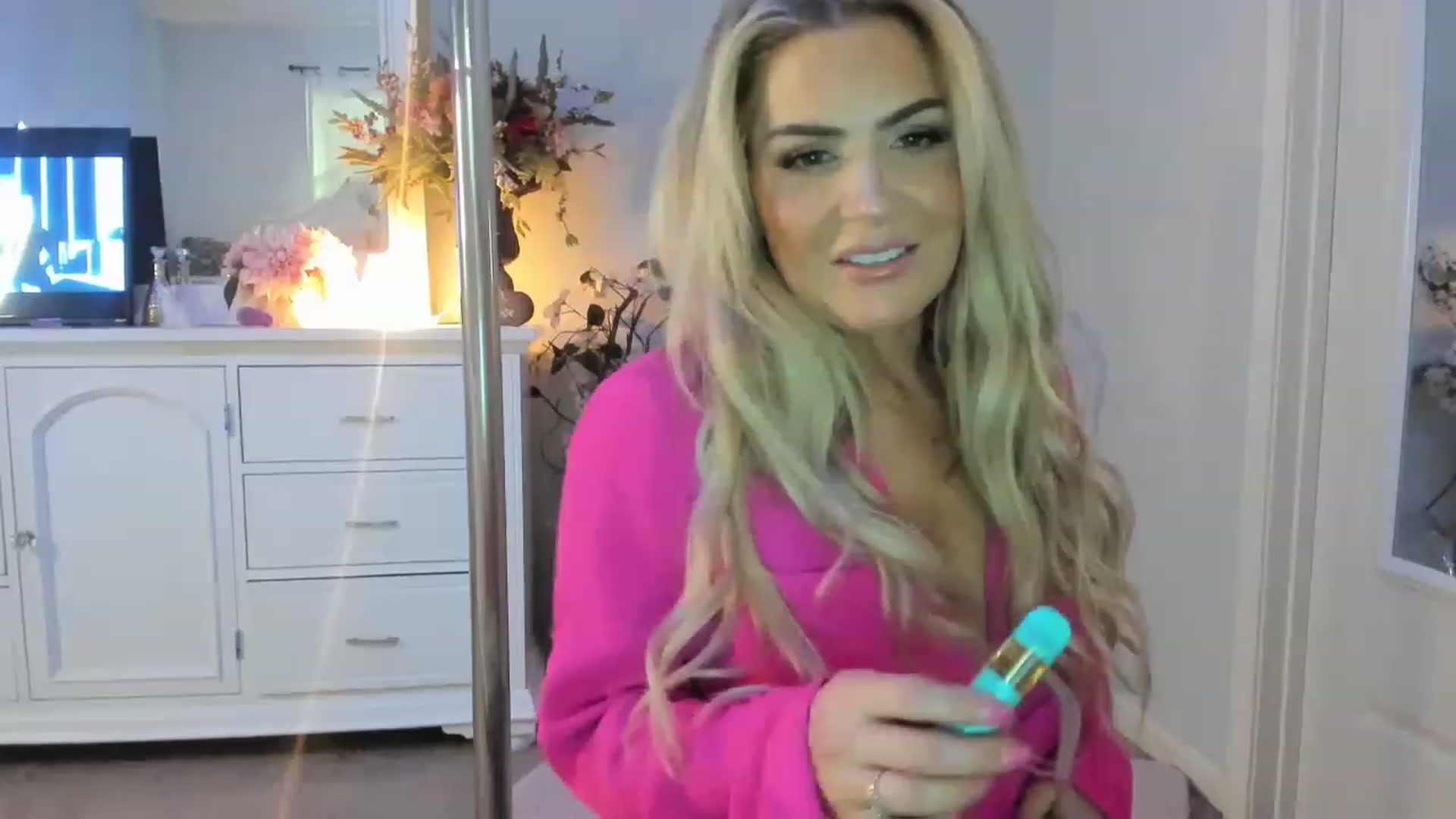 Gallery image thumbnail from MsMarilyn's myfreecams stream on, 02/02/2023, 20:00 image 11 of 20