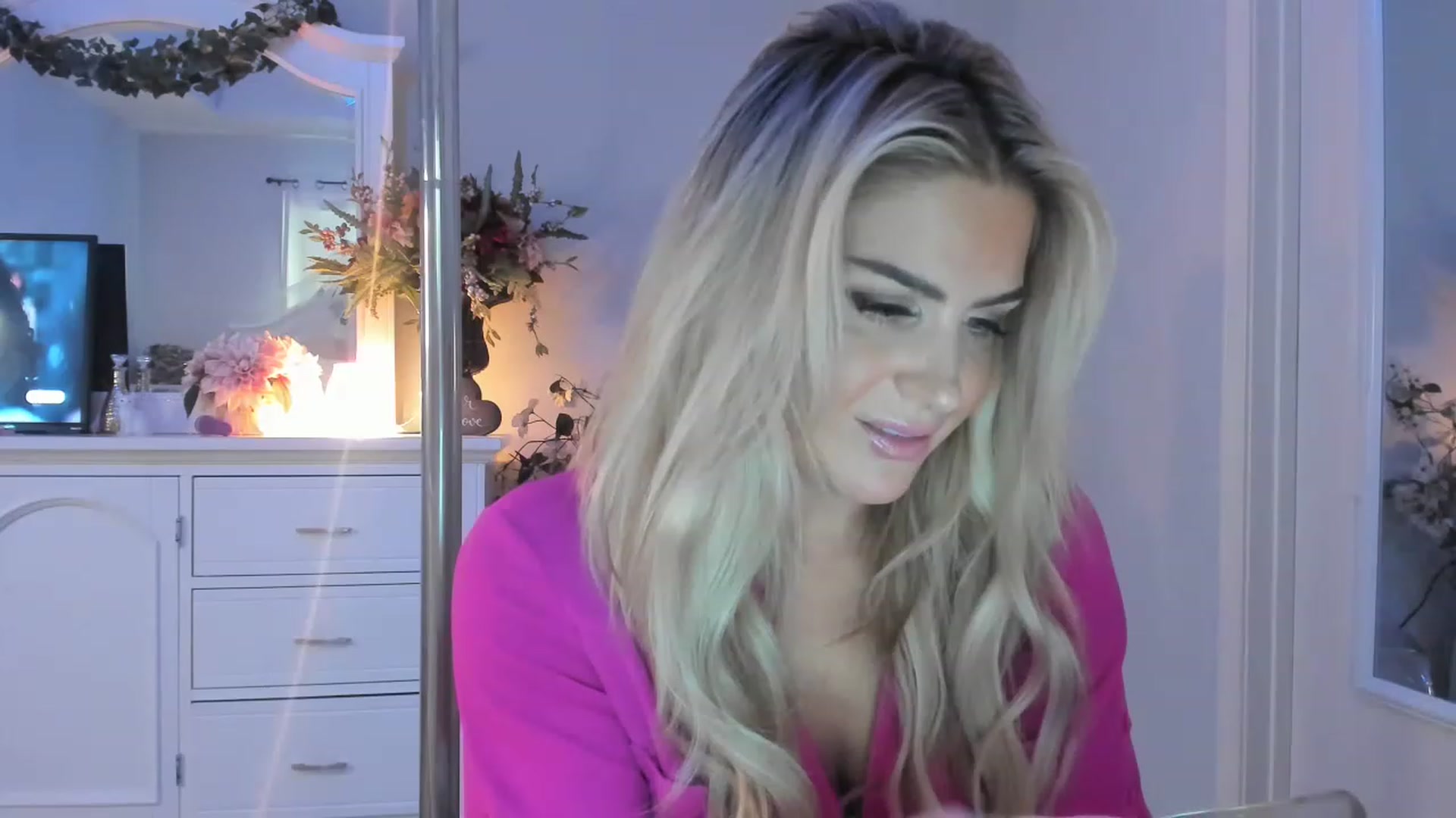 Gallery image thumbnail from MsMarilyn's myfreecams stream on, 02/02/2023, 20:00 image 4 of 20