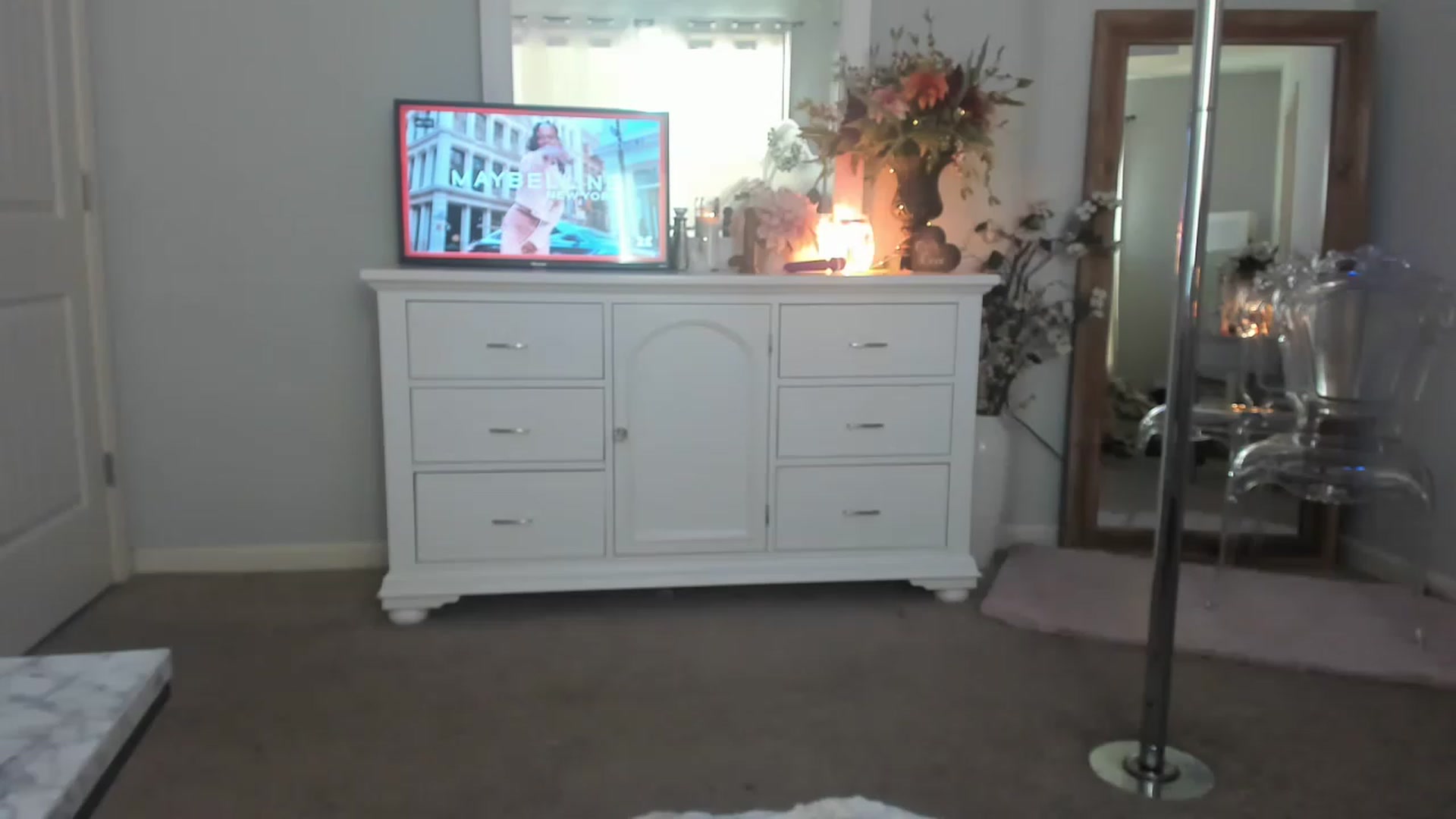 Gallery image thumbnail from MsMarilyn's myfreecams stream on, 02/13/2023, 20:21 image 15 of 20