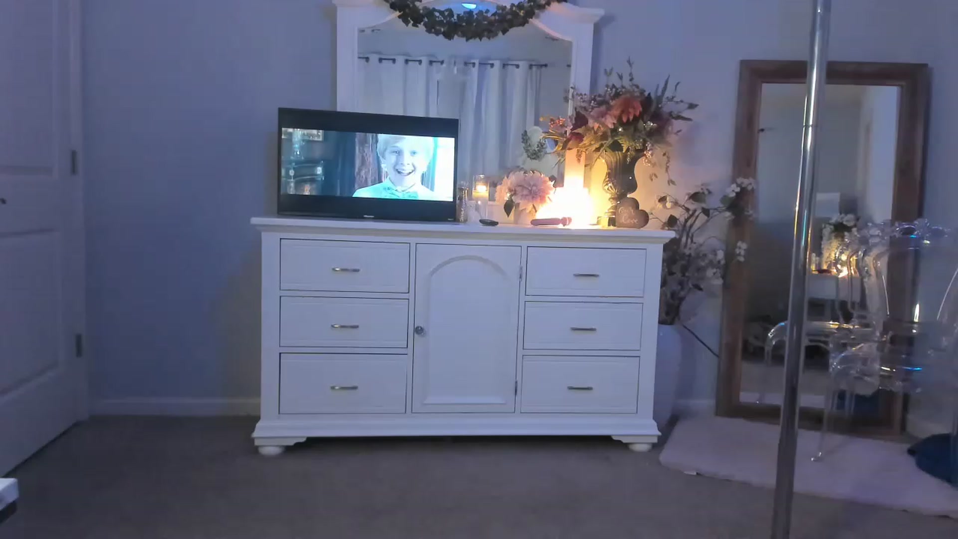 Gallery image thumbnail from MsMarilyn's myfreecams stream on, 02/13/2023, 23:47 image 20 of 20