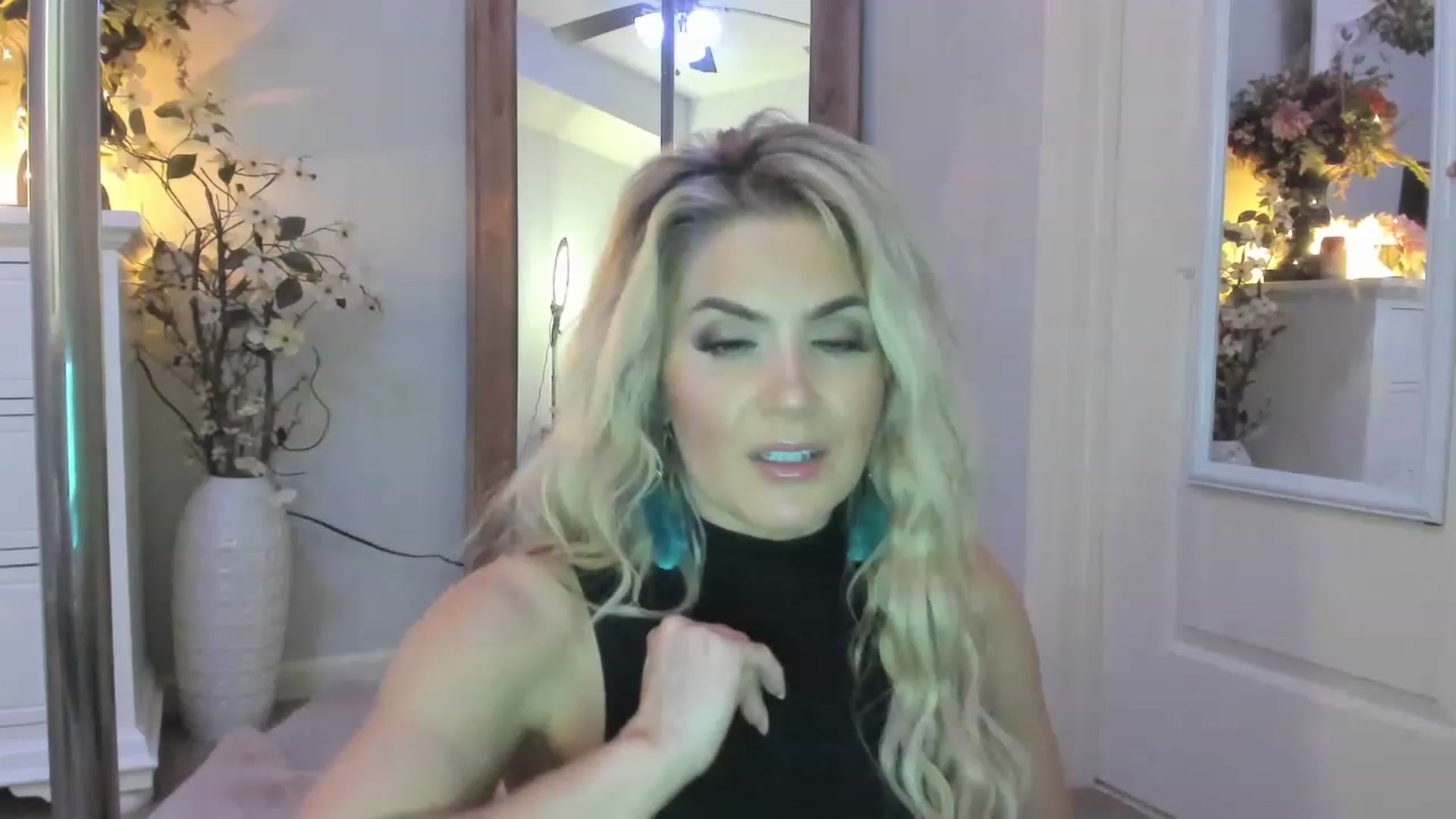 Gallery image thumbnail from MsMarilyn's myfreecams stream on, 02/20/2023, 21:00 image 16 of 20