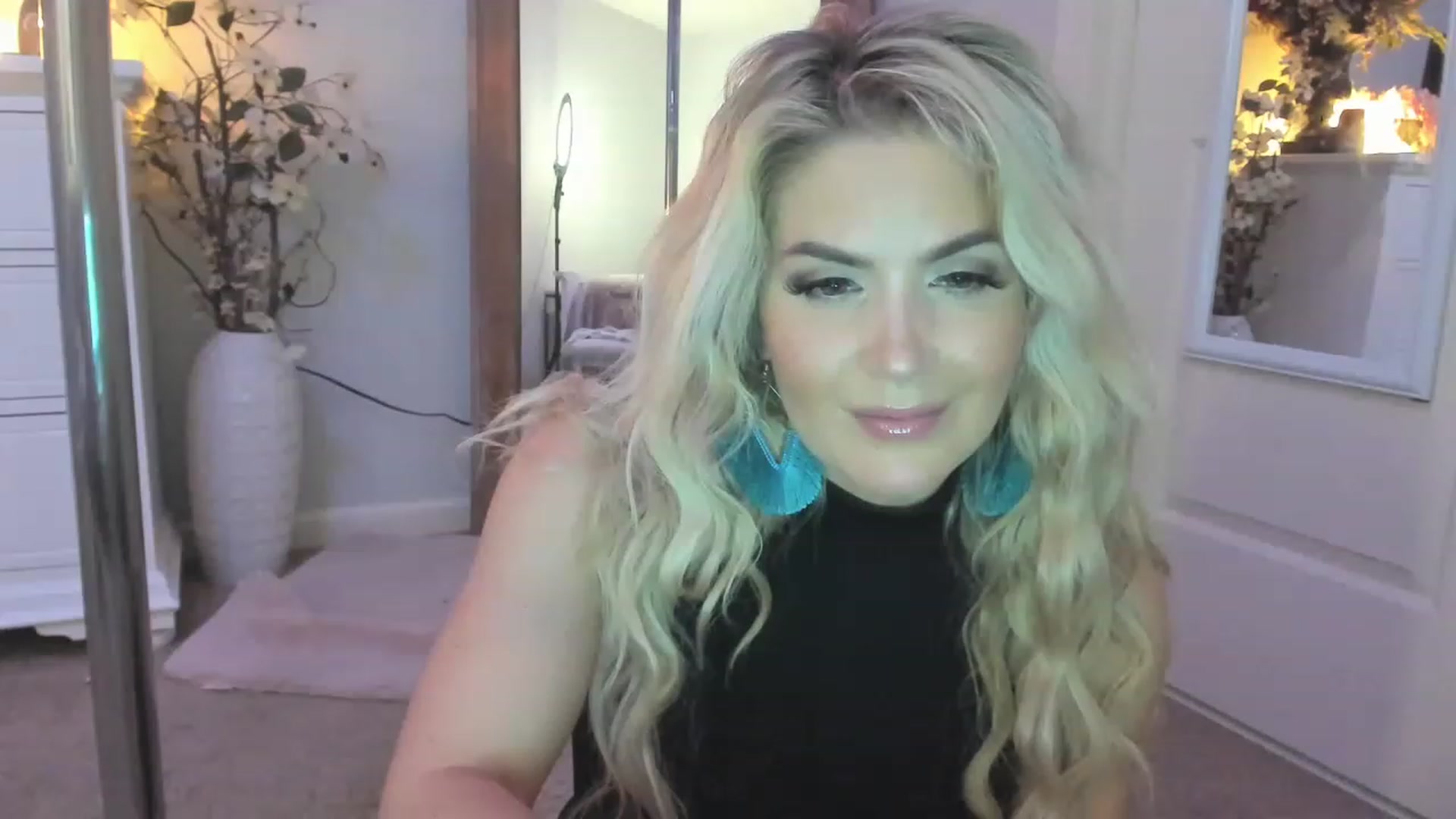 Gallery image thumbnail from MsMarilyn's myfreecams stream on, 02/20/2023, 21:00 image 13 of 20