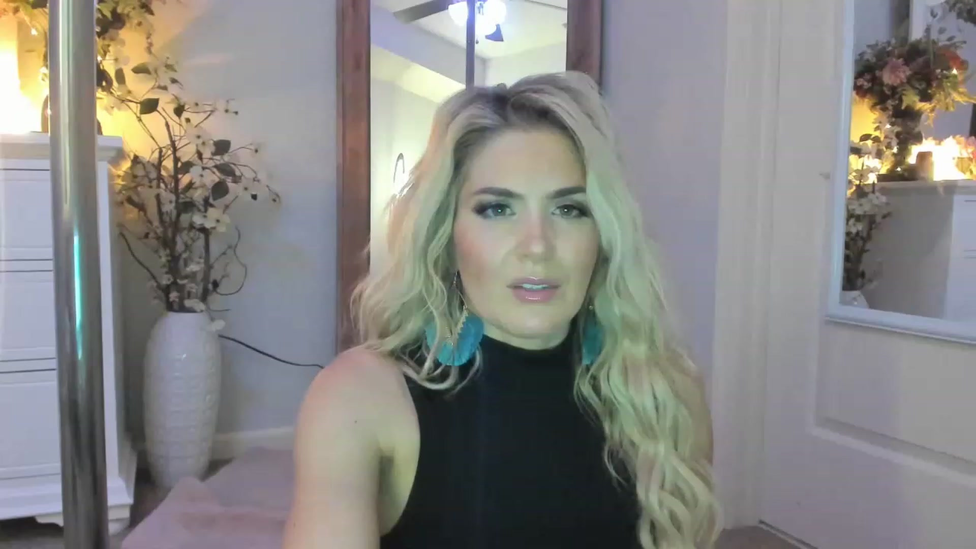 Gallery image thumbnail from MsMarilyn's myfreecams stream on, 02/20/2023, 21:00 image 14 of 20