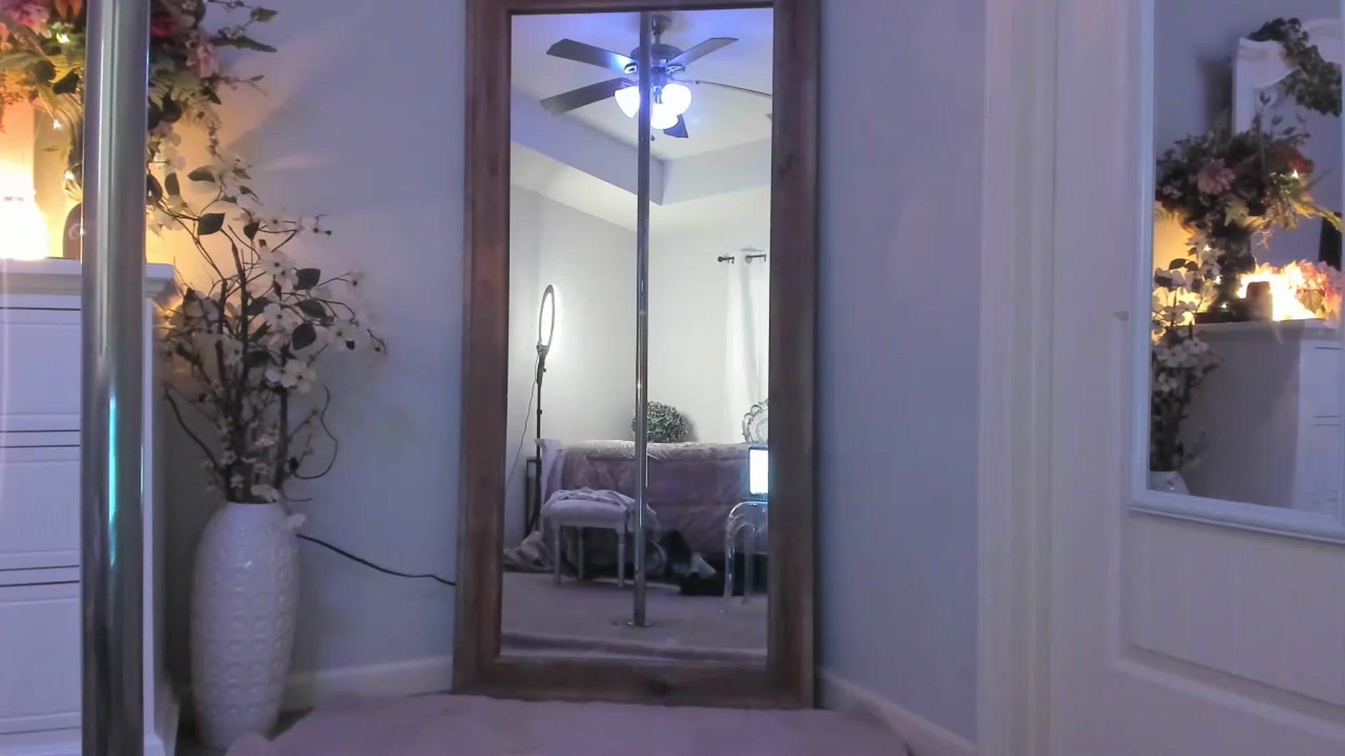 Gallery image thumbnail from MsMarilyn's myfreecams stream on, 02/20/2023, 21:00 image 15 of 20
