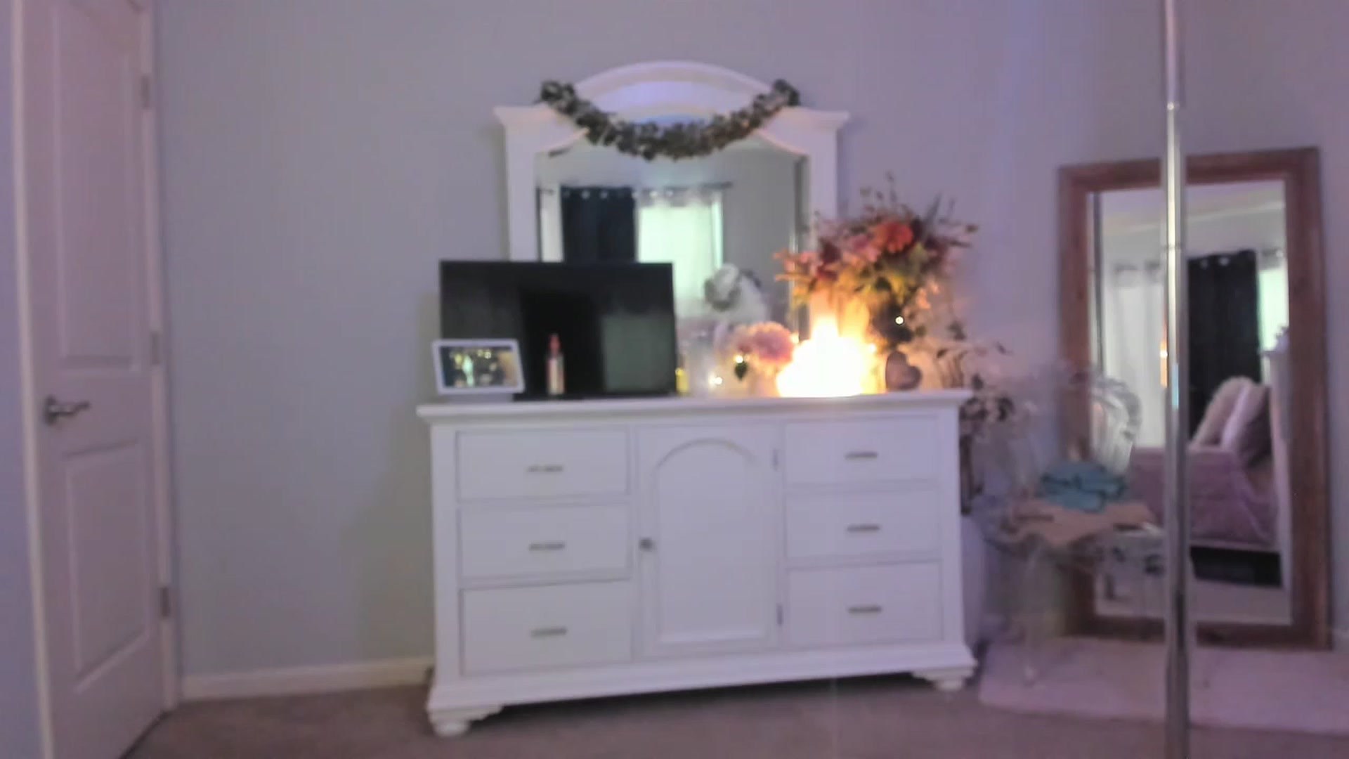 Gallery image thumbnail from MsMarilyn's myfreecams stream on, 02/20/2023, 21:00 image 4 of 20