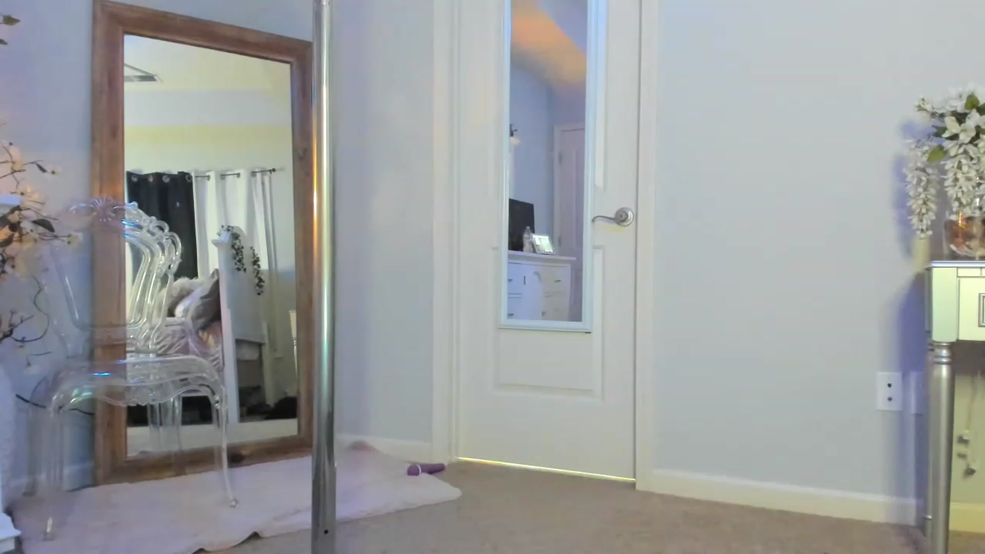 Gallery image thumbnail from MsMarilyn's myfreecams stream on, 02/20/2023, 23:39 image 16 of 20
