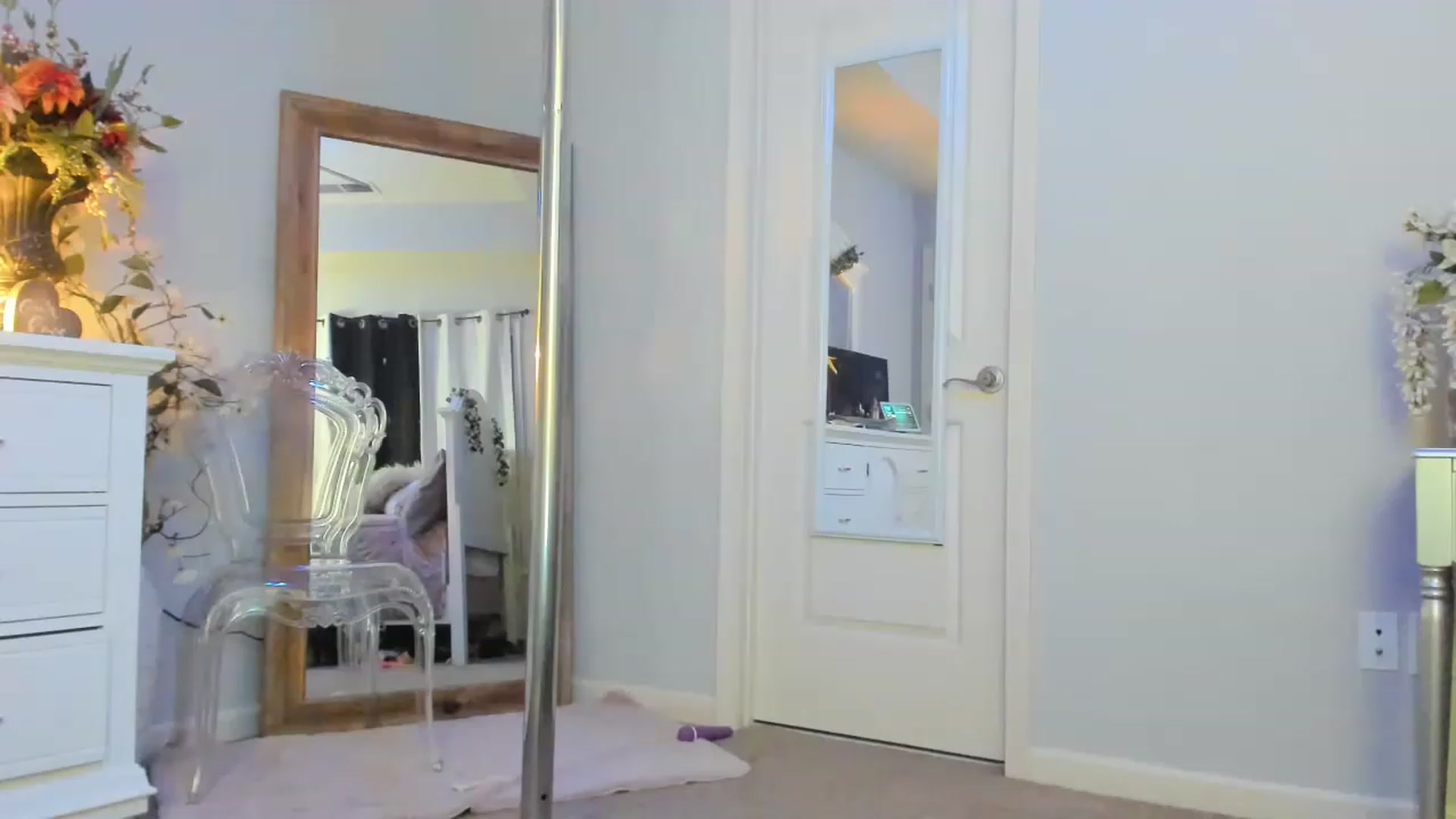 Gallery image thumbnail from MsMarilyn's myfreecams stream on, 02/21/2023, 01:15 image 16 of 20