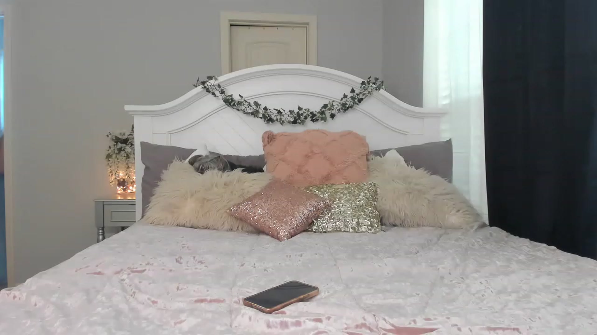 Gallery image thumbnail from MsMarilyn's myfreecams stream on, 02/22/2023, 20:58 image 16 of 20