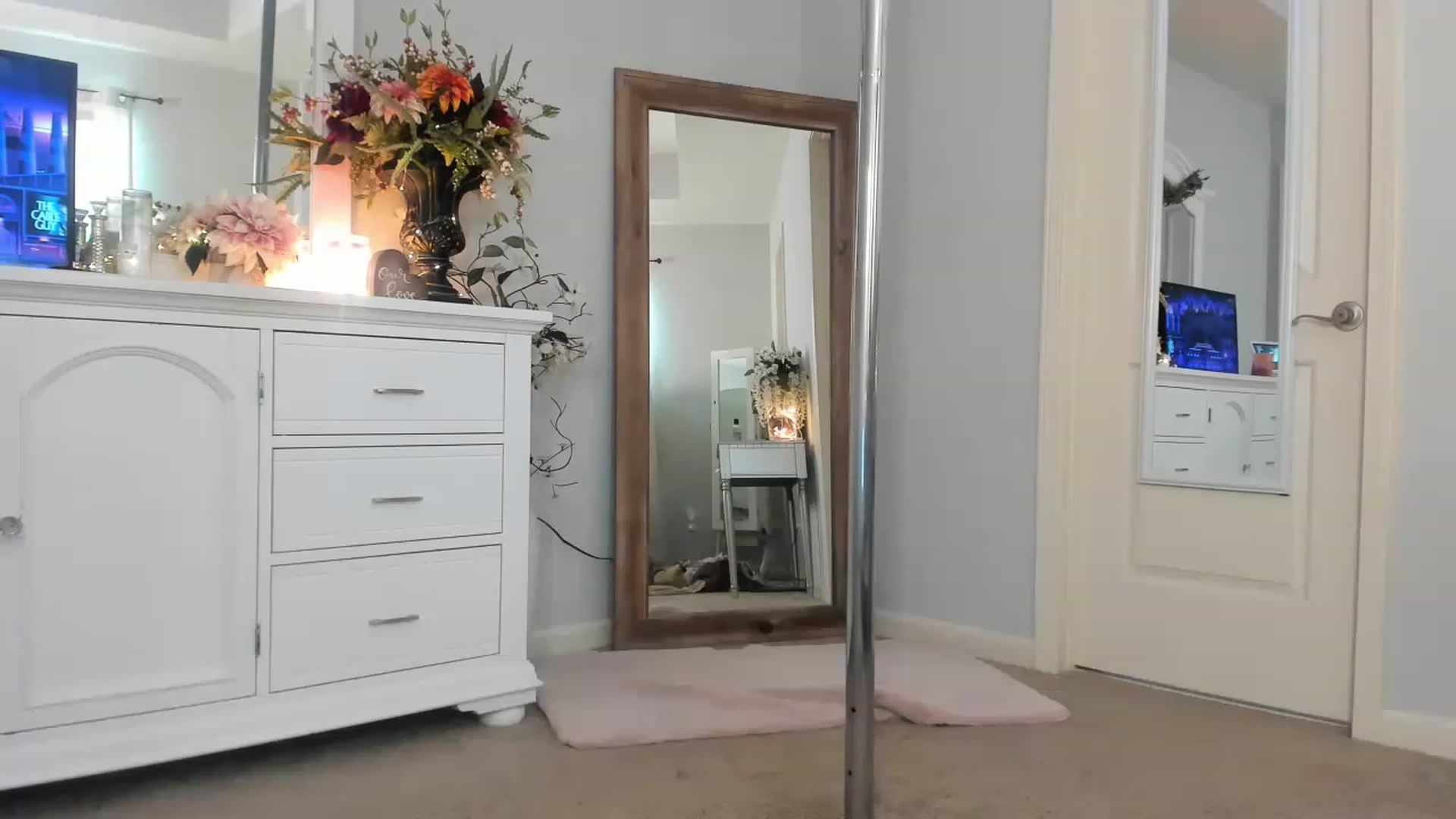 Gallery image thumbnail from MsMarilyn's myfreecams stream on, 02/28/2023, 19:45 image 12 of 20