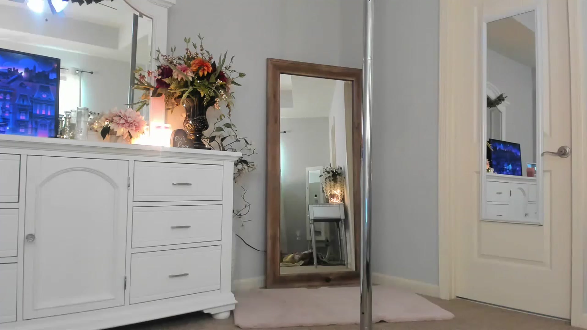 Gallery image thumbnail from MsMarilyn's myfreecams stream on, 02/28/2023, 19:45 image 5 of 20