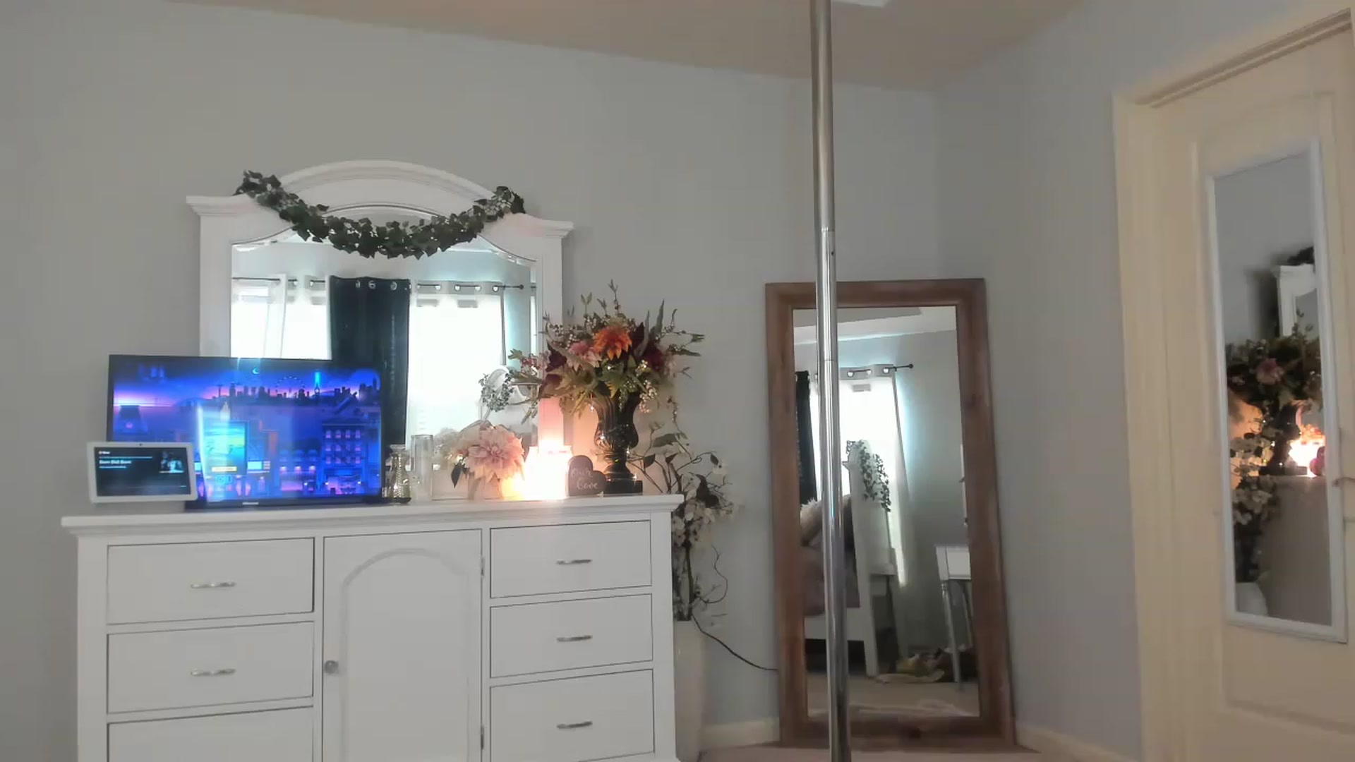 Gallery image thumbnail from MsMarilyn's myfreecams stream on, 02/28/2023, 19:45 image 19 of 20