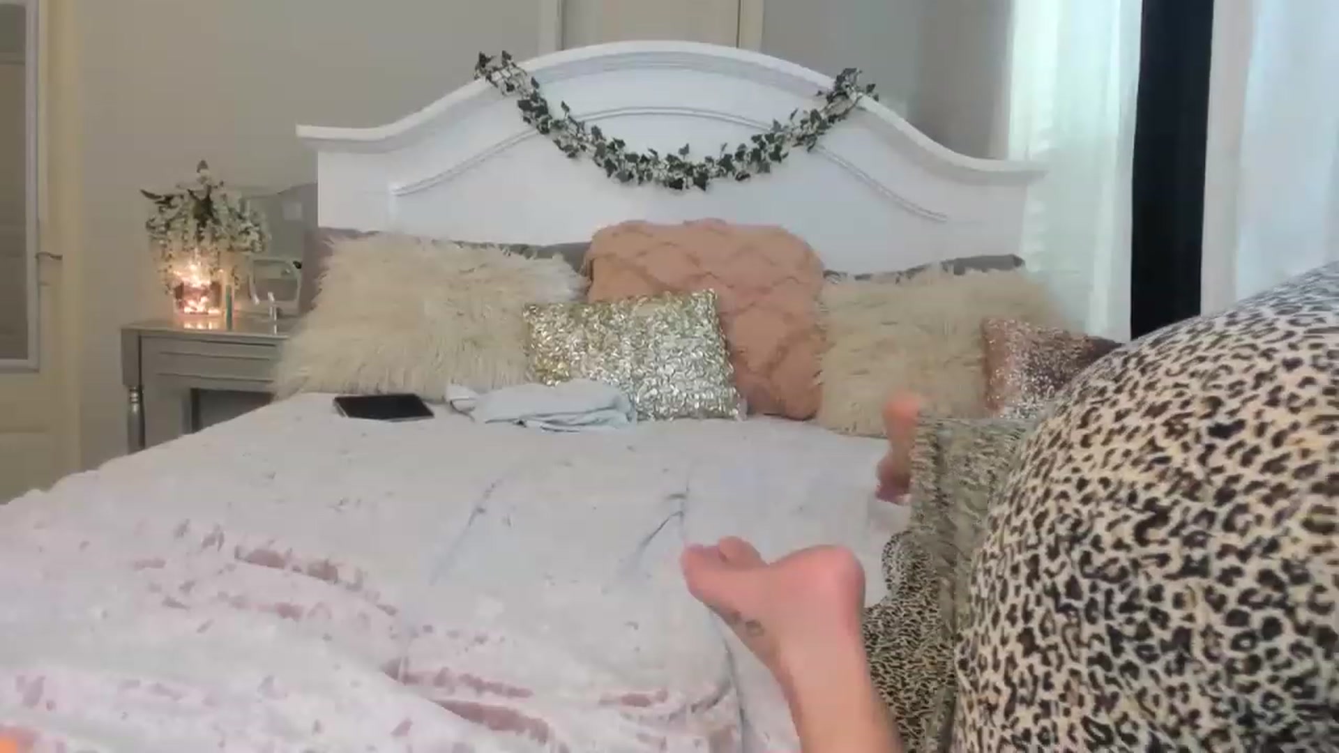 Gallery image thumbnail from MsMarilyn's myfreecams stream on, 02/28/2023, 22:04 image 13 of 20