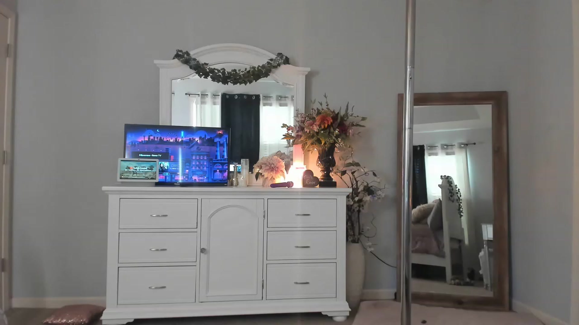 Gallery image thumbnail from MsMarilyn's myfreecams stream on, 03/01/2023, 17:57 image 13 of 20