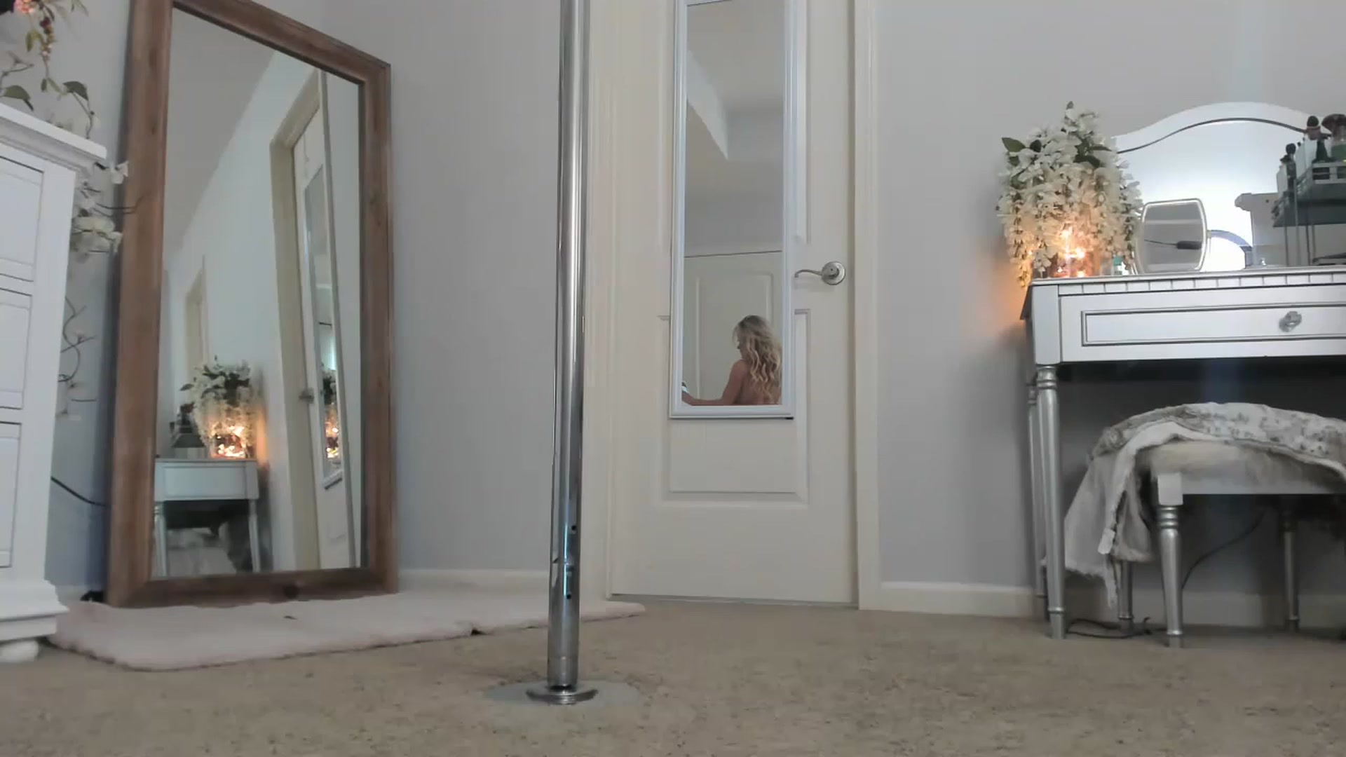 Gallery image thumbnail from MsMarilyn's myfreecams stream on, 03/01/2023, 17:57 image 11 of 20