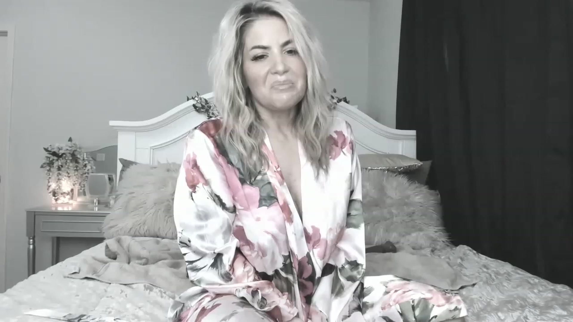 Gallery image thumbnail from MsMarilyn's myfreecams stream on, 03/05/2023, 15:22 image 8 of 20