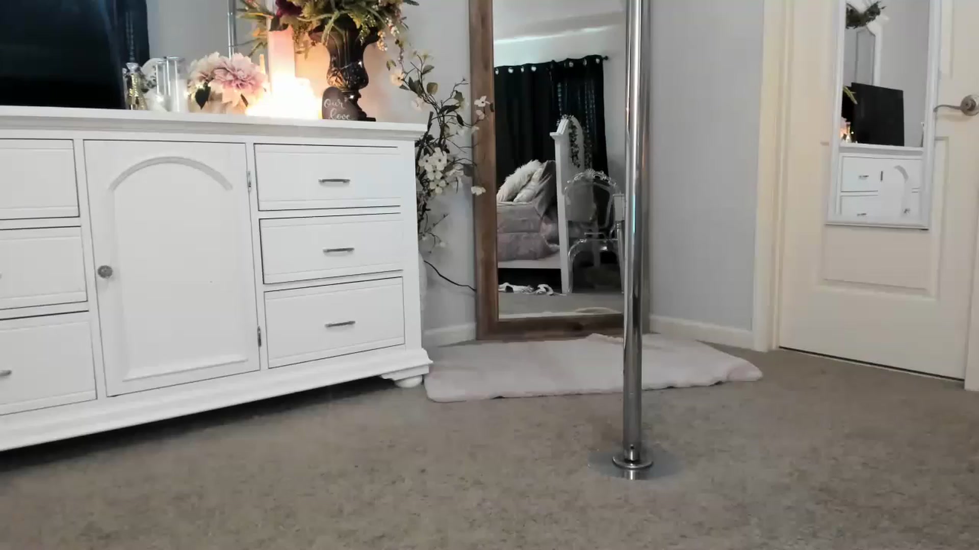 Gallery image thumbnail from MsMarilyn's myfreecams stream on, 03/07/2023, 22:34 image 13 of 20