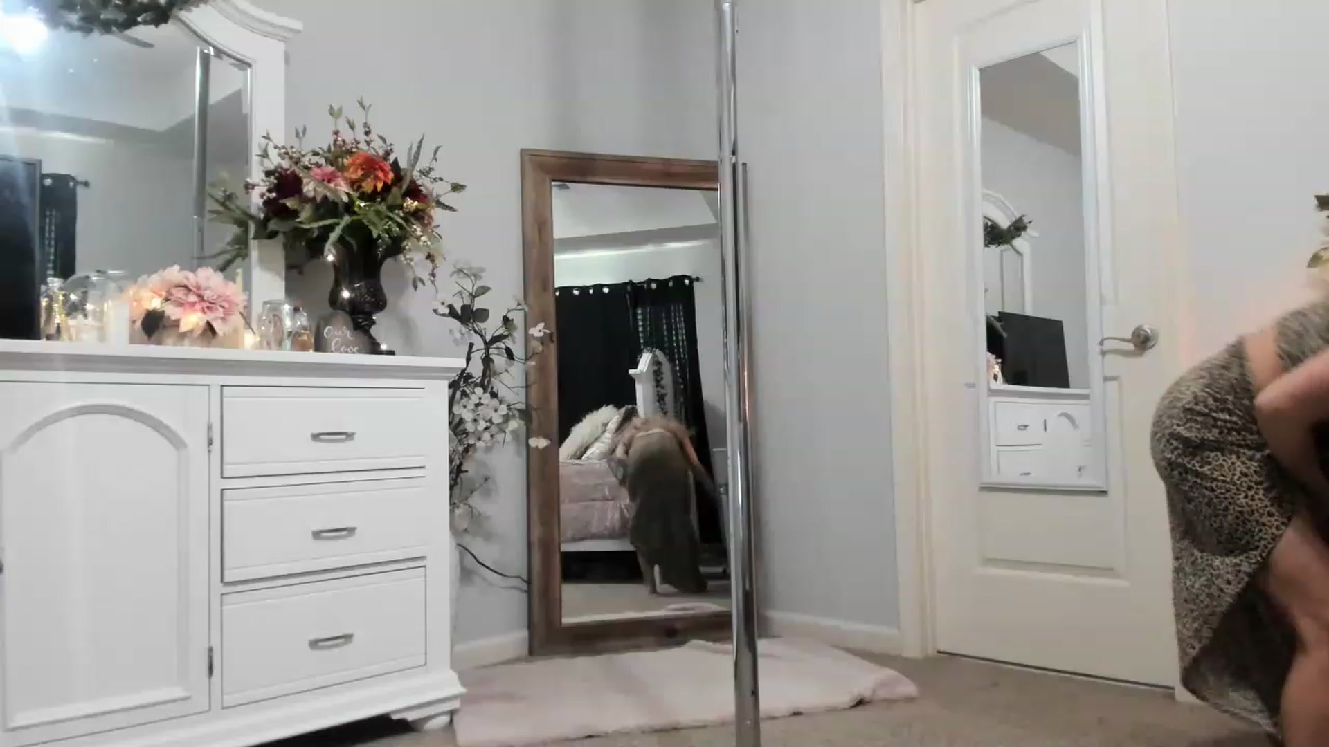 Gallery image thumbnail from MsMarilyn's myfreecams stream on, 03/07/2023, 22:34 image 17 of 20