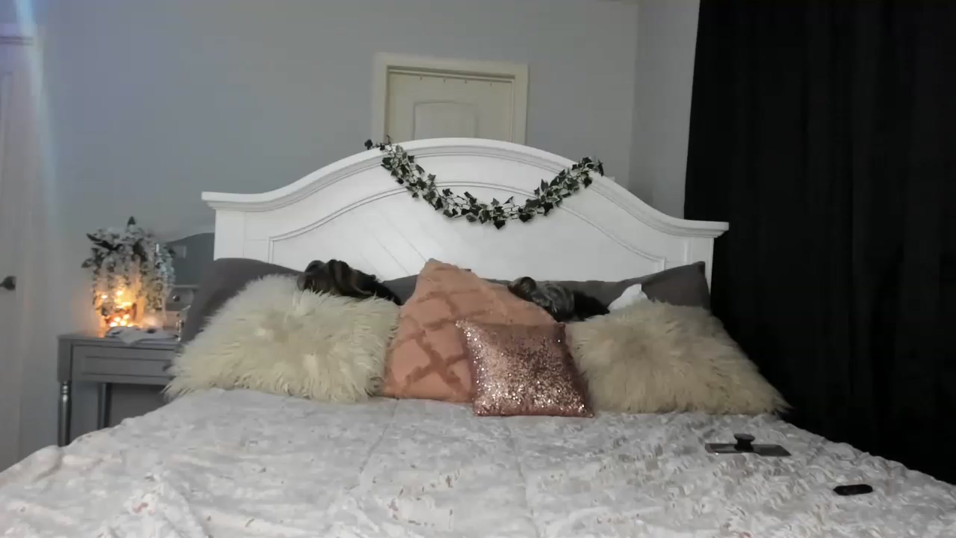 Gallery image thumbnail from MsMarilyn's myfreecams stream on, 03/10/2023, 20:50 image 4 of 20