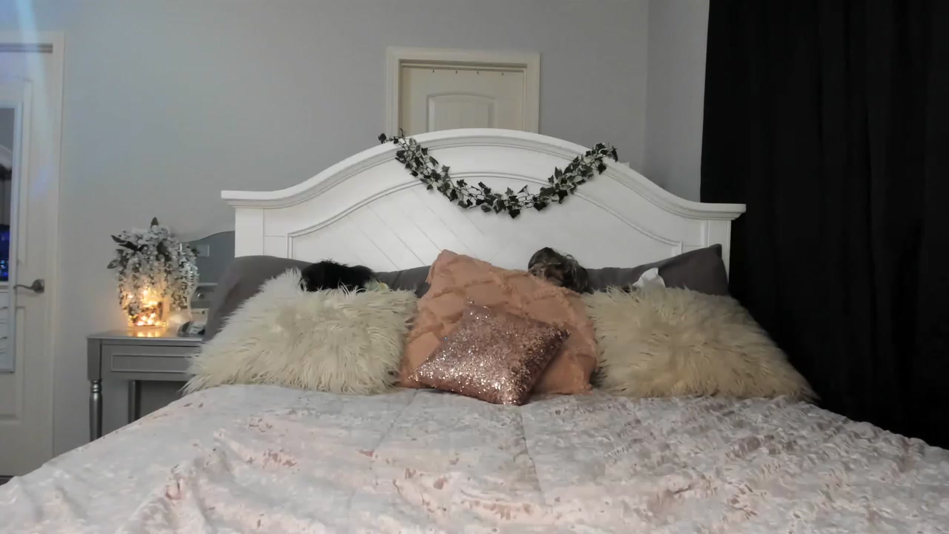 Gallery image thumbnail from MsMarilyn's myfreecams stream on, 03/10/2023, 20:50 image 19 of 20