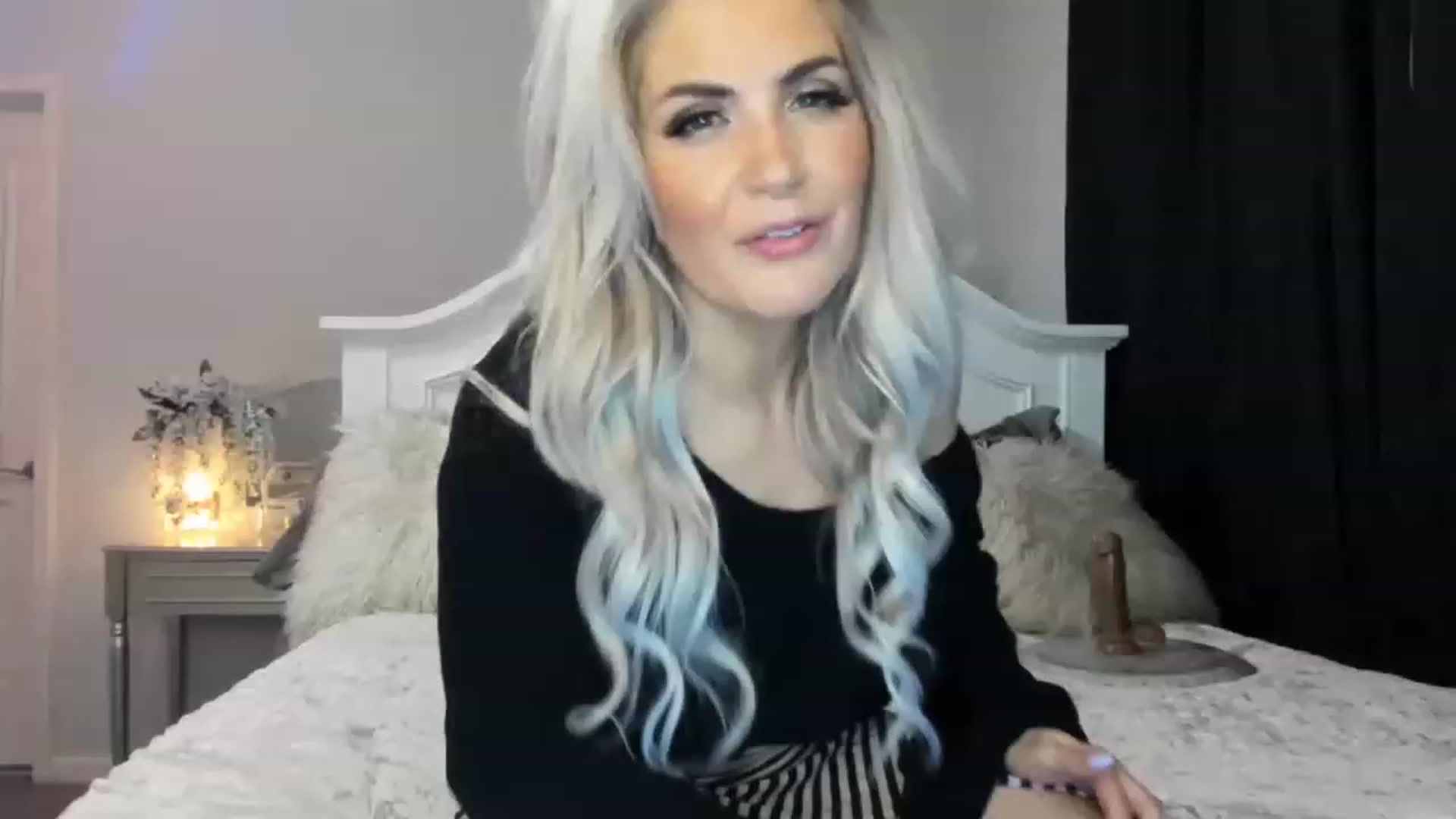 Gallery image thumbnail from MsMarilyn's myfreecams stream on, 03/13/2023, 21:11 image 10 of 20