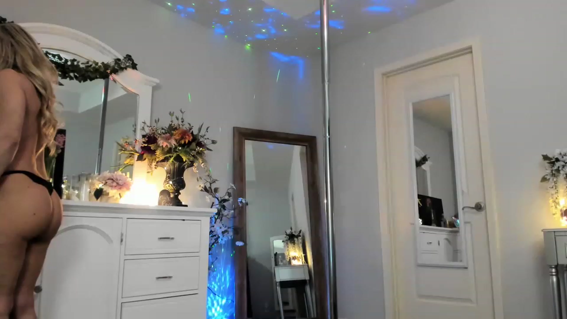 Gallery image thumbnail from MsMarilyn's myfreecams stream on, 03/13/2023, 21:11 image 15 of 20