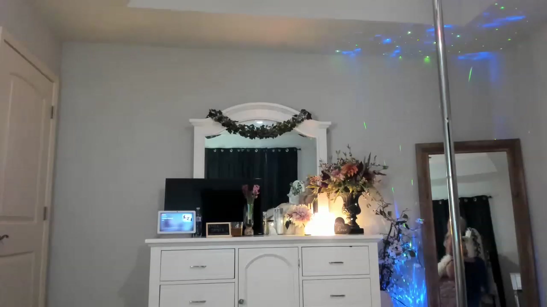 Gallery image thumbnail from MsMarilyn's myfreecams stream on, 03/13/2023, 21:11 image 18 of 20