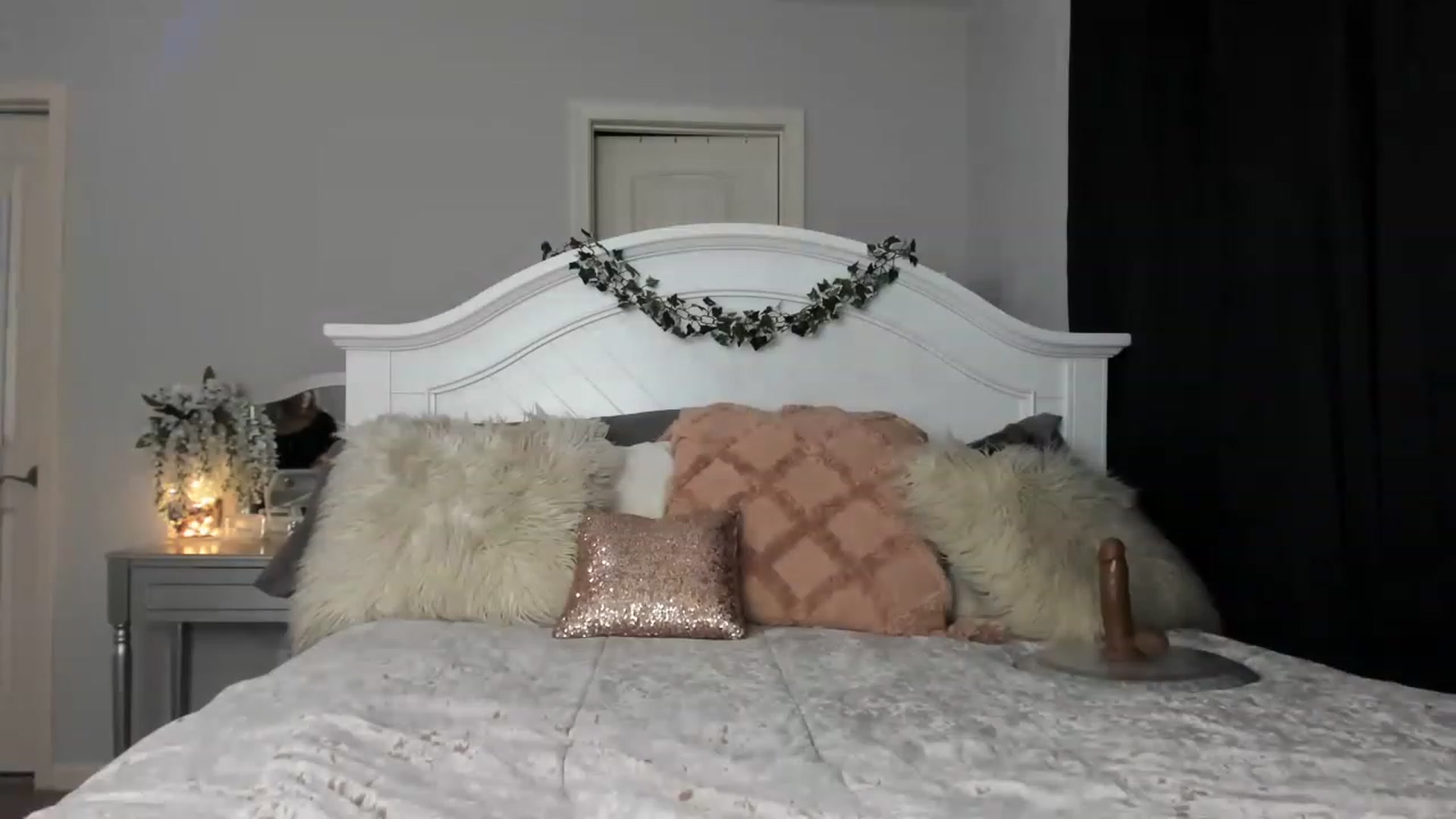 Gallery image thumbnail from MsMarilyn's myfreecams stream on, 03/13/2023, 21:11 image 9 of 20