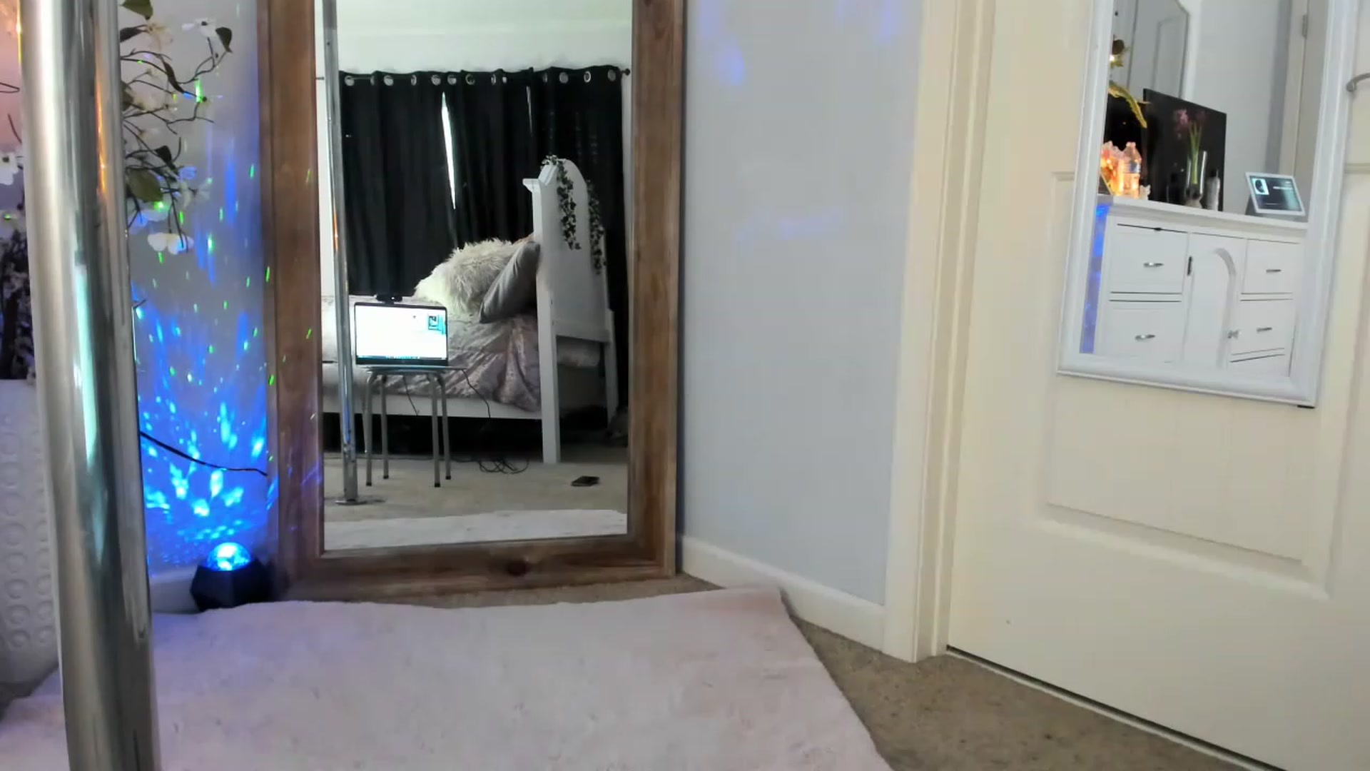 Gallery image thumbnail from MsMarilyn's myfreecams stream on, 03/14/2023, 17:33 image 2 of 20
