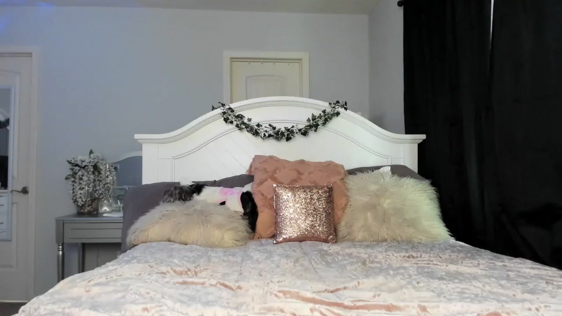 Gallery image thumbnail from MsMarilyn's myfreecams stream on, 03/14/2023, 20:42 image 8 of 20