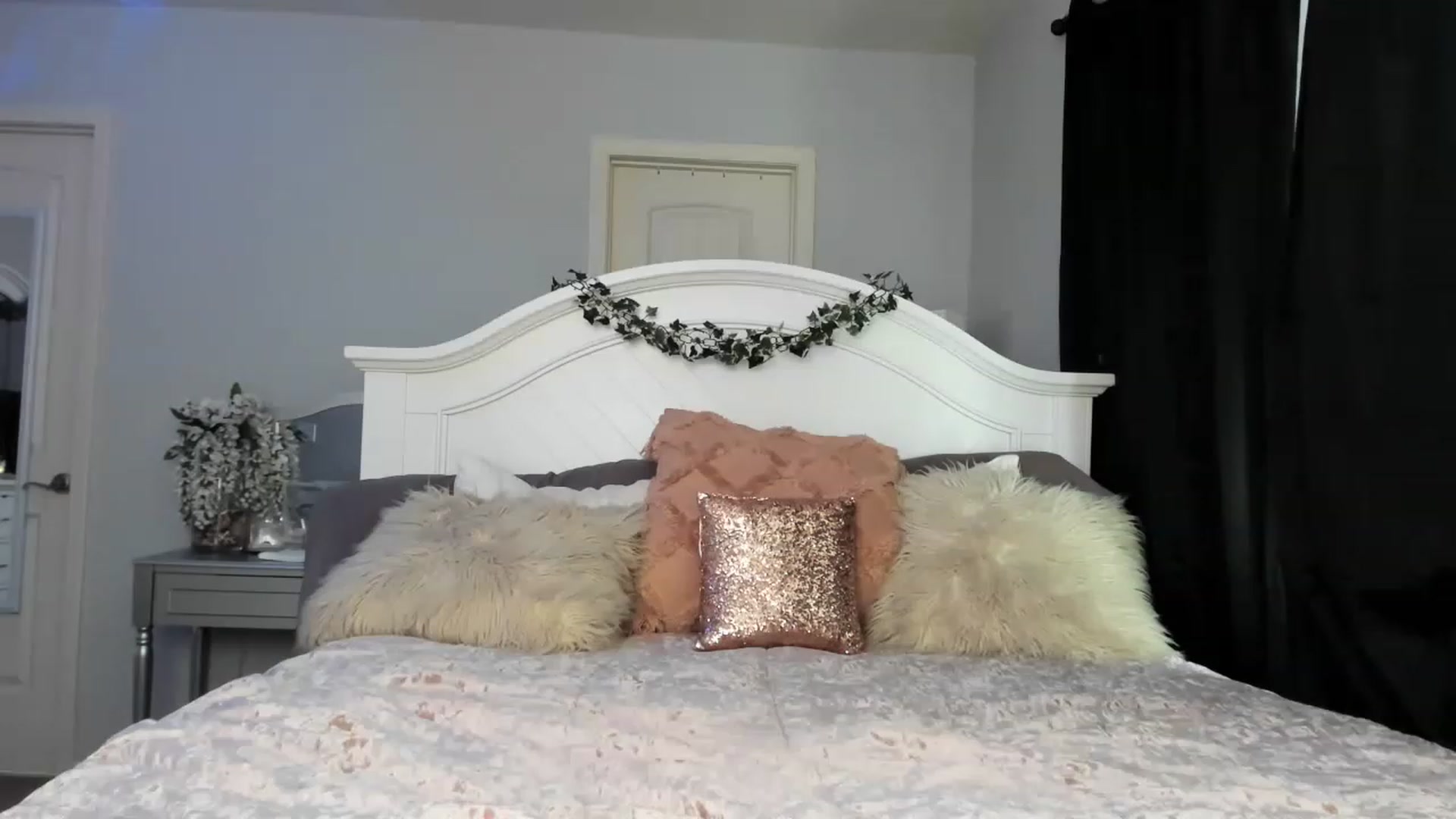 Gallery image thumbnail from MsMarilyn's myfreecams stream on, 03/14/2023, 20:42 image 14 of 20