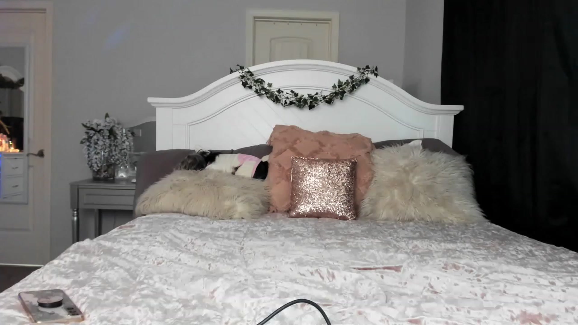Gallery image thumbnail from MsMarilyn's myfreecams stream on, 03/14/2023, 20:42 image 1 of 20