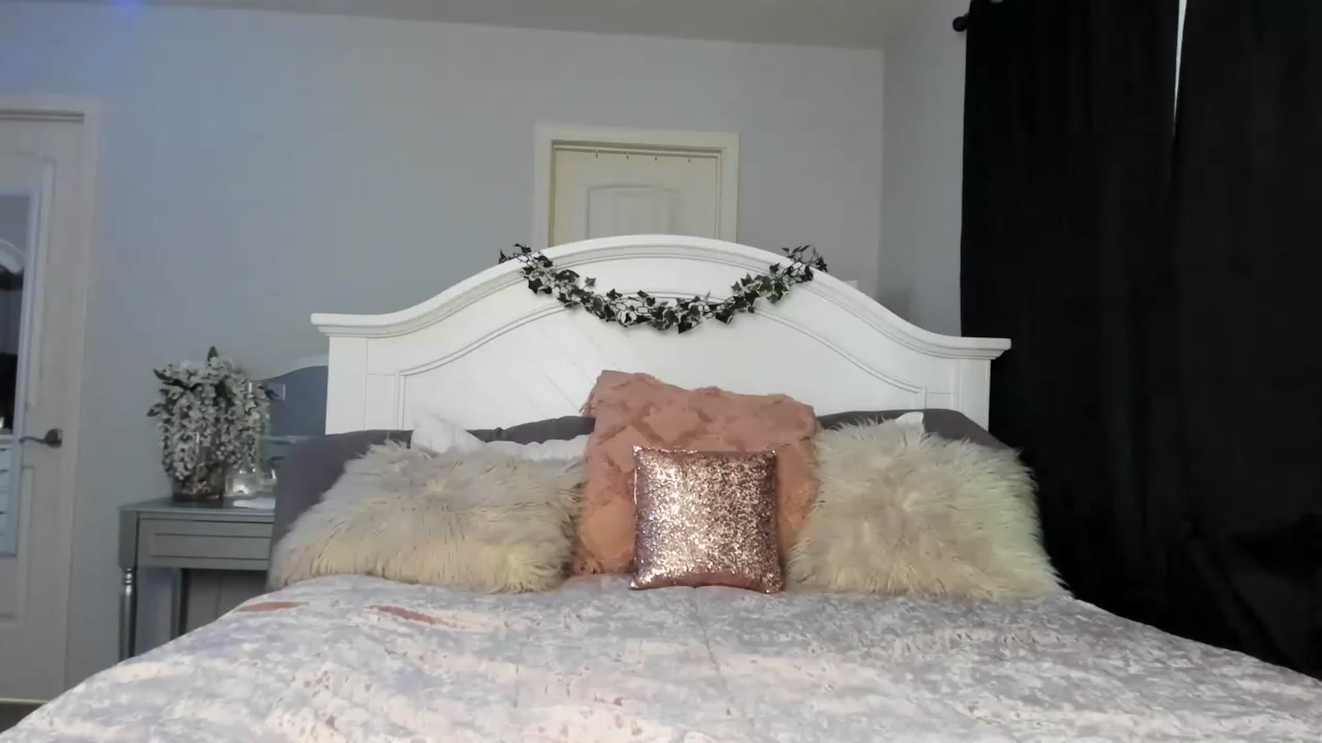 Gallery image thumbnail from MsMarilyn's myfreecams stream on, 03/14/2023, 20:42 image 11 of 20