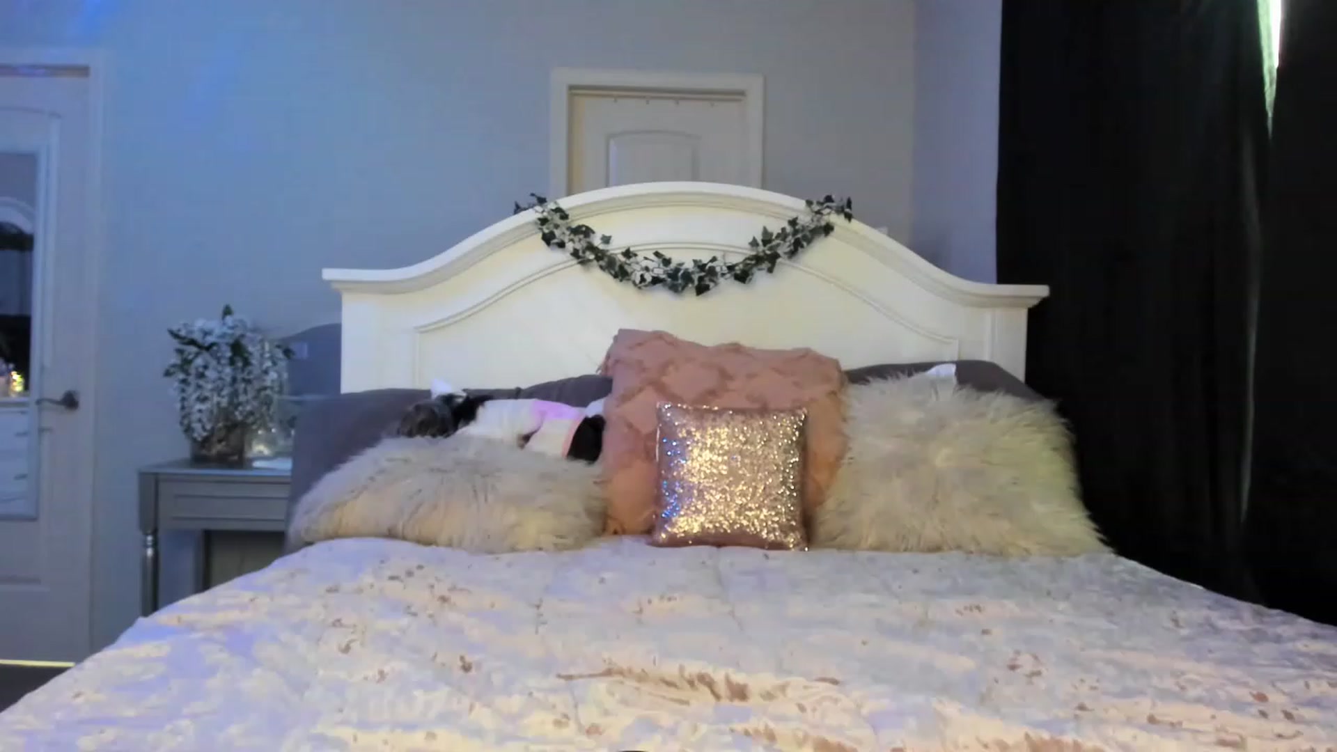 Gallery image thumbnail from MsMarilyn's myfreecams stream on, 03/14/2023, 20:42 image 3 of 20