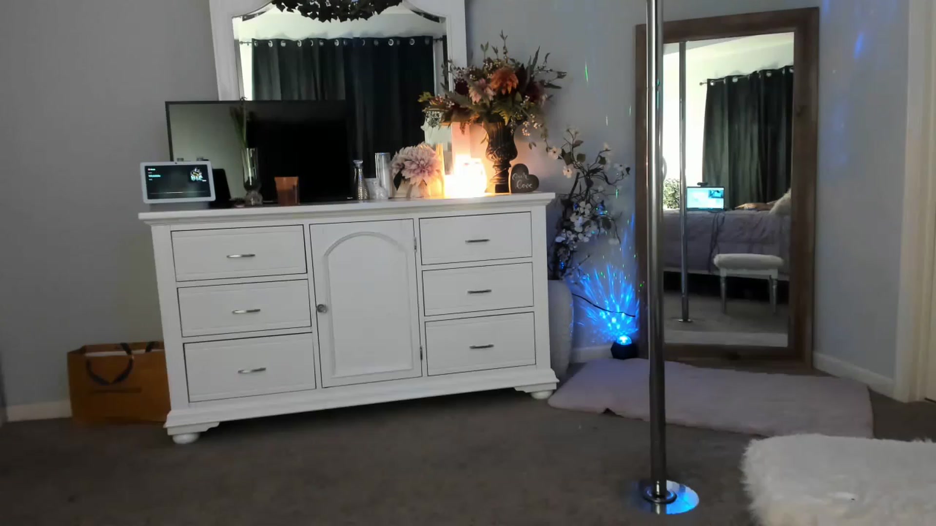 Gallery image thumbnail from MsMarilyn's myfreecams stream on, 03/23/2023, 19:57 image 9 of 20