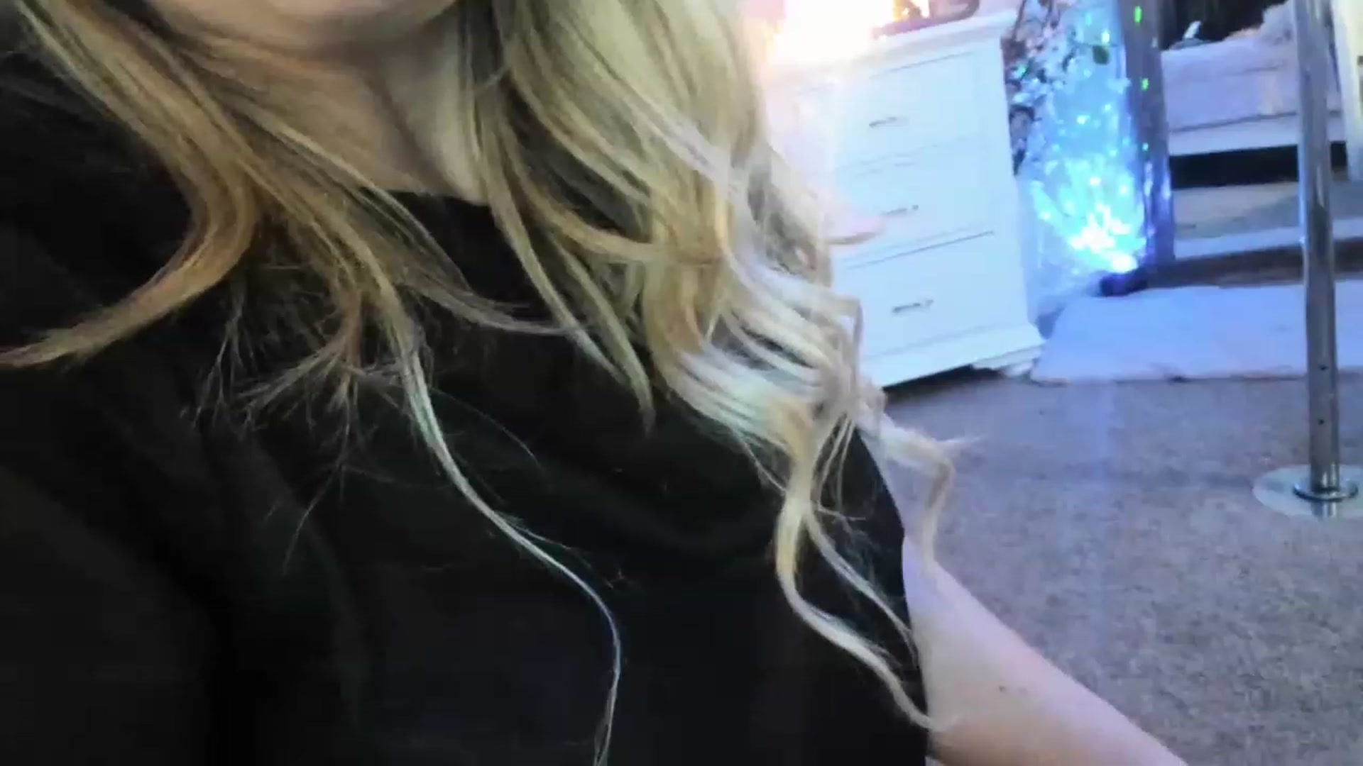 Gallery image thumbnail from MsMarilyn's myfreecams stream on, 03/24/2023, 17:07 image 12 of 20