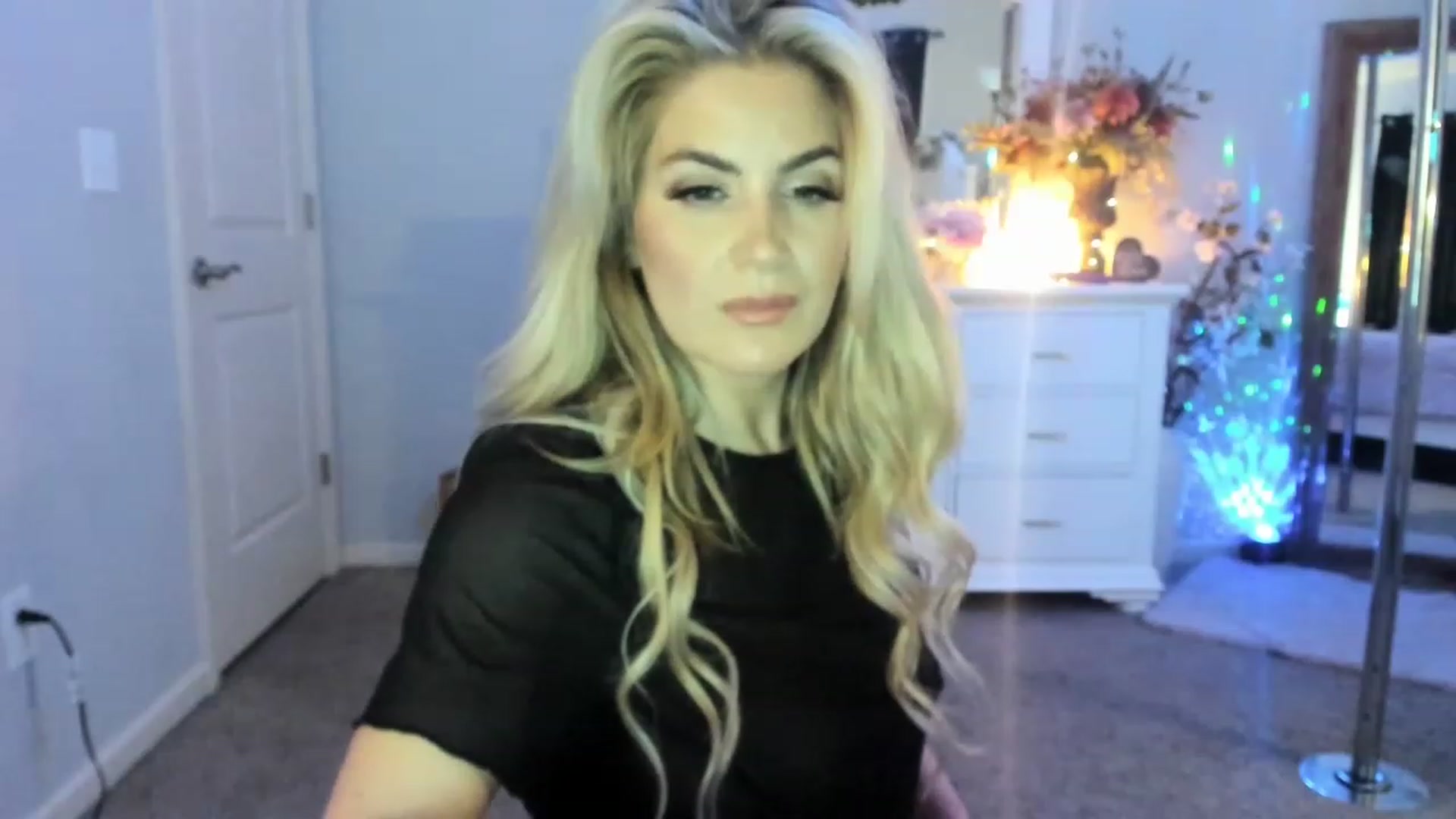 Gallery image thumbnail from MsMarilyn's myfreecams stream on, 03/24/2023, 17:07 image 10 of 20