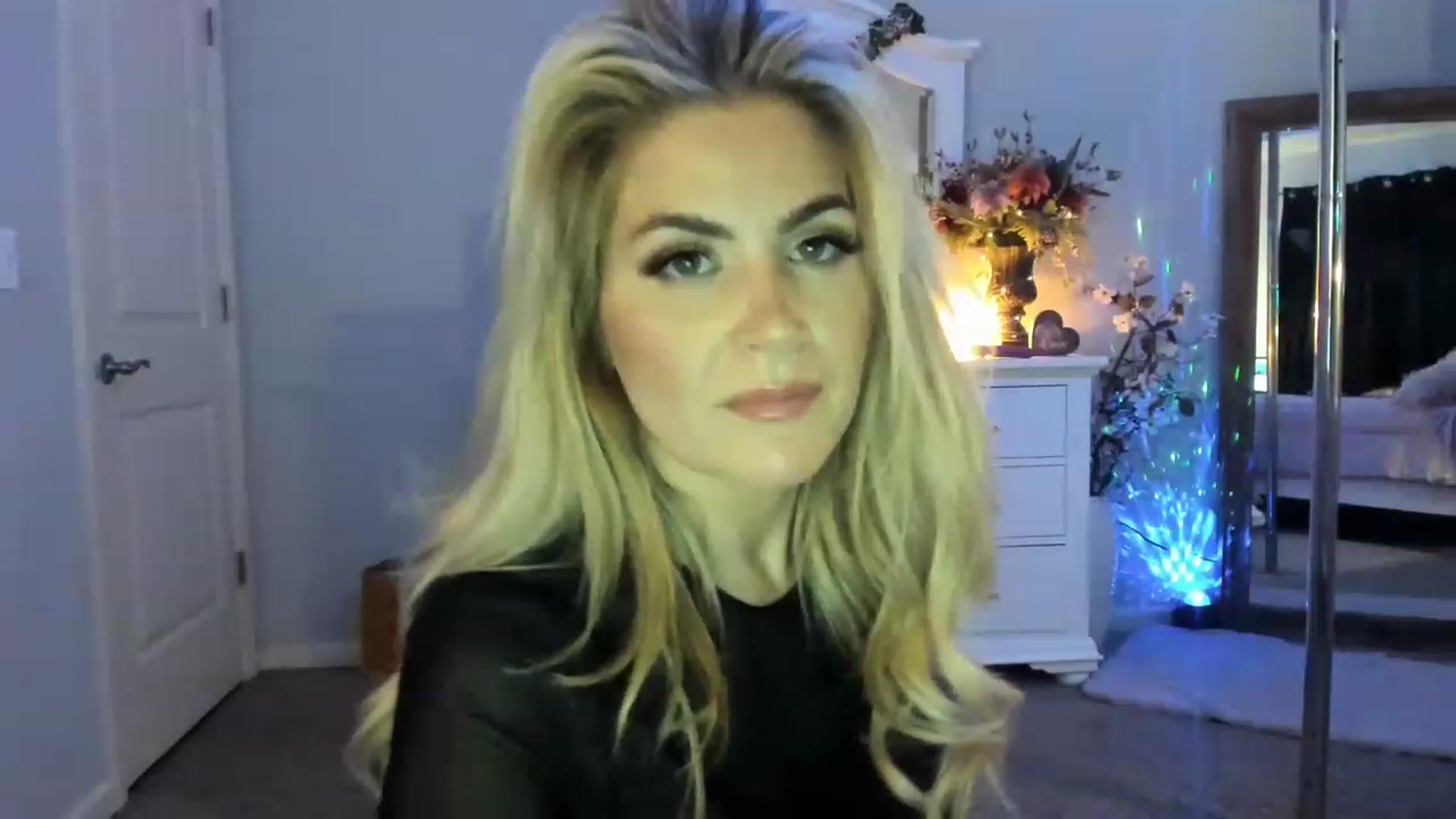 Gallery image thumbnail from MsMarilyn's myfreecams stream on, 03/24/2023, 17:07 image 4 of 20