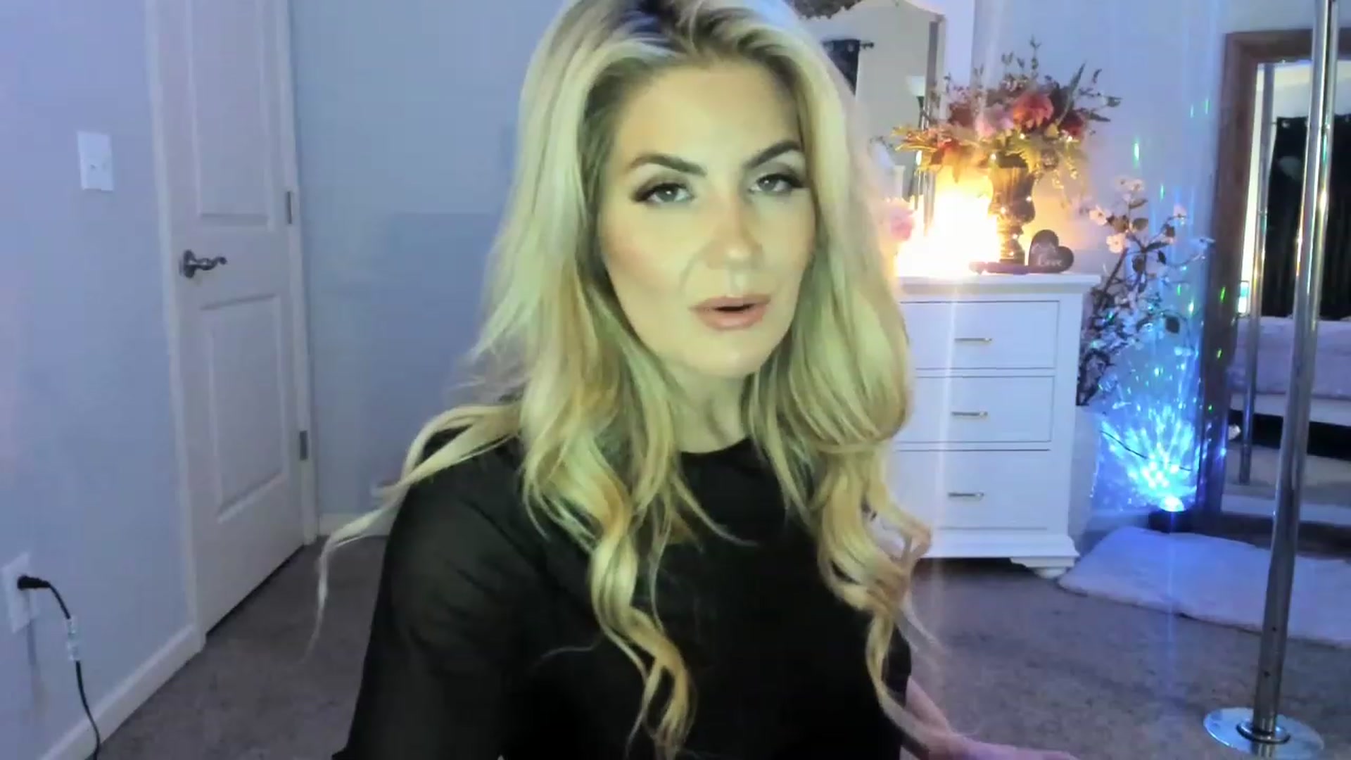 Gallery image thumbnail from MsMarilyn's myfreecams stream on, 03/24/2023, 17:07 image 11 of 20