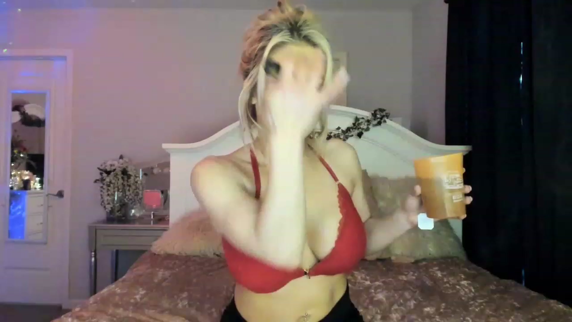 Gallery image thumbnail from MsMarilyn's myfreecams stream on, 03/31/2023, 20:20 image 2 of 20