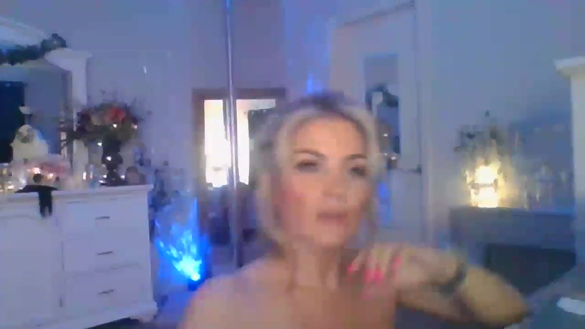 Gallery image thumbnail from MsMarilyn's myfreecams stream on, 04/03/2023, 20:29 image 20 of 20
