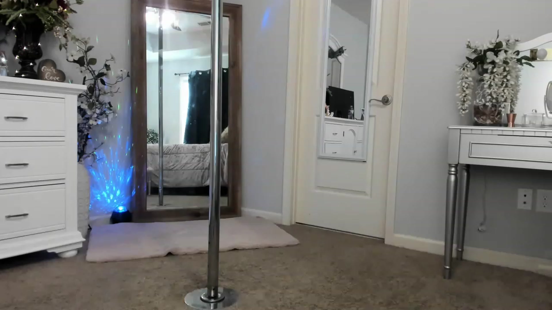 Gallery image thumbnail from MsMarilyn's myfreecams stream on, 04/05/2023, 20:24 image 13 of 20