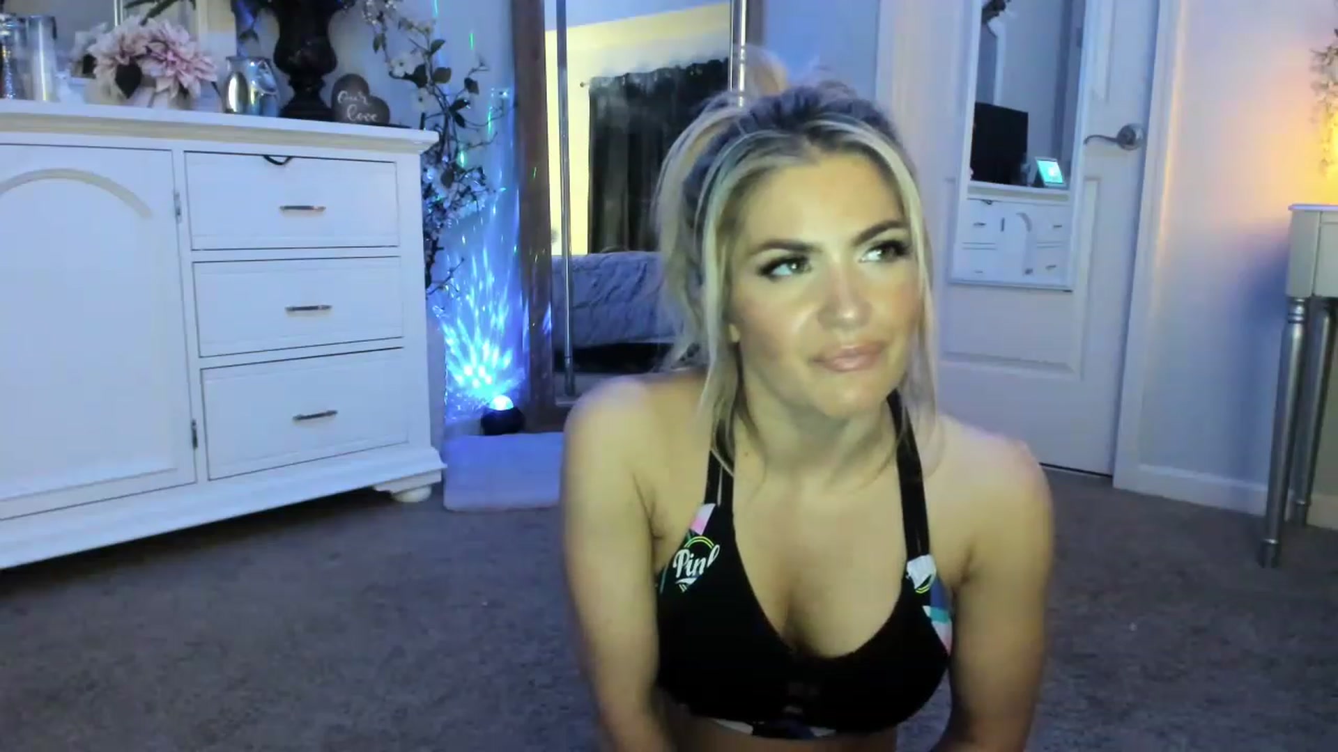 Gallery image thumbnail from MsMarilyn's myfreecams stream on, 04/07/2023, 24:04 image 17 of 20