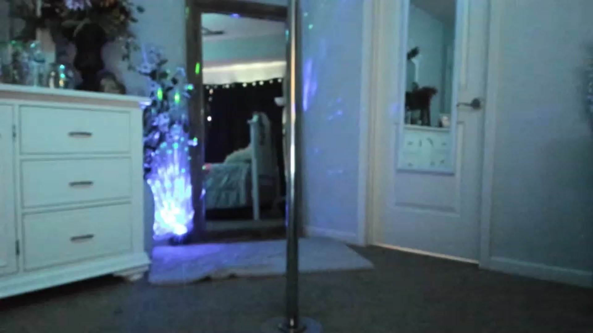 Gallery image thumbnail from MsMarilyn's myfreecams stream on, 04/18/2023, 22:56 image 4 of 20