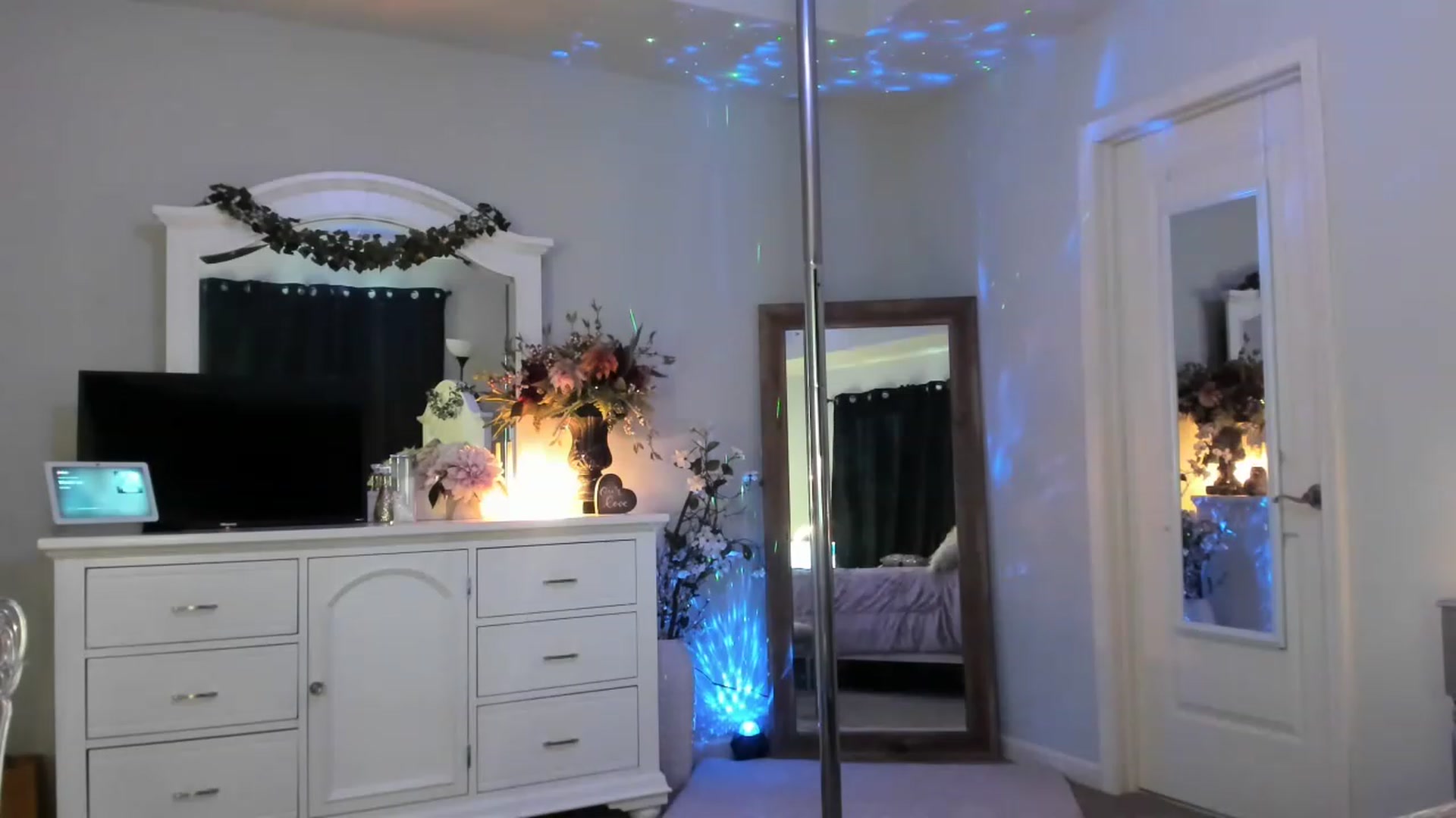 Gallery image thumbnail from MsMarilyn's myfreecams stream on, 04/21/2023, 19:56 image 17 of 20
