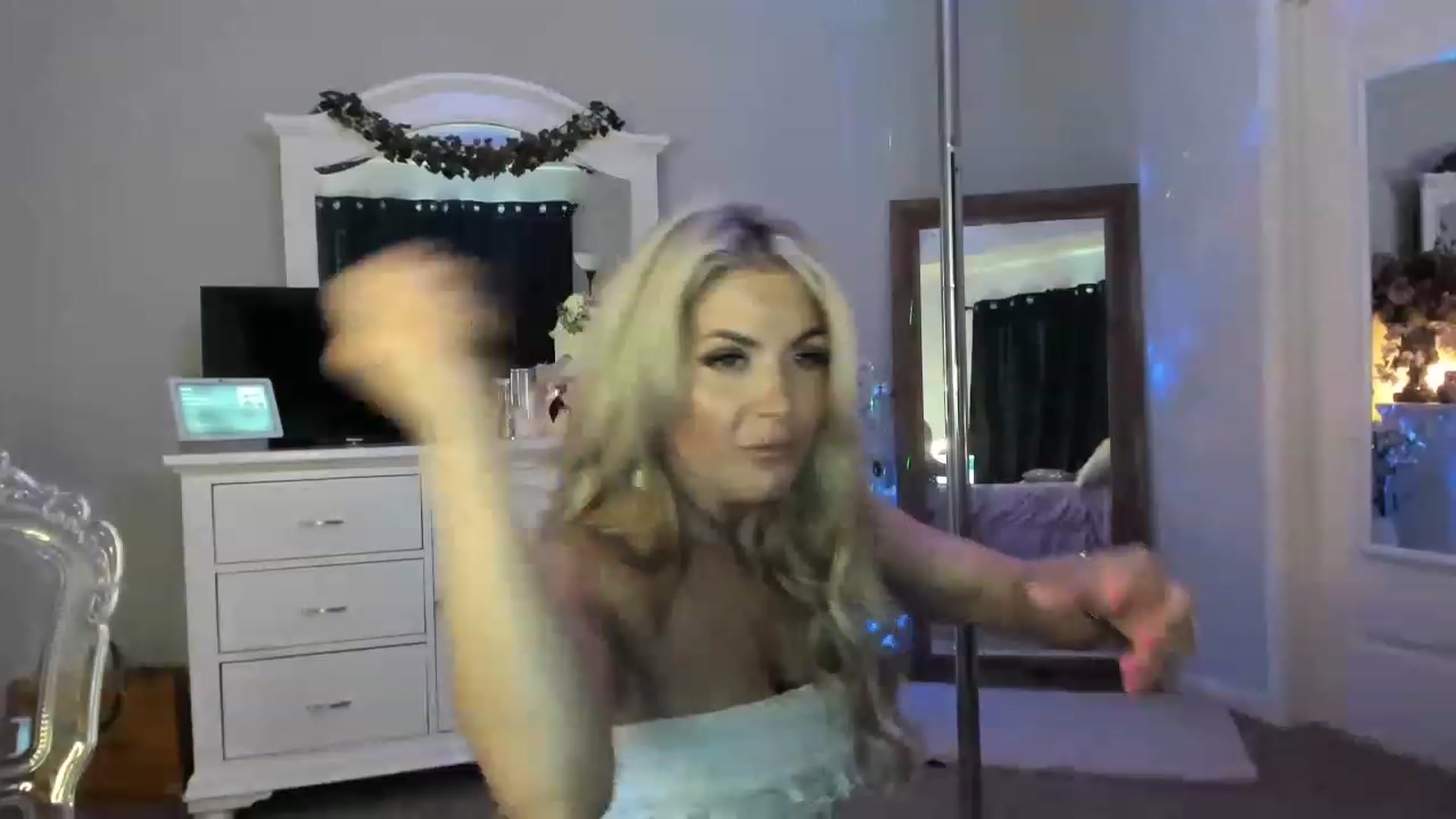 Gallery image thumbnail from MsMarilyn's myfreecams stream on, 04/21/2023, 19:56 image 14 of 20