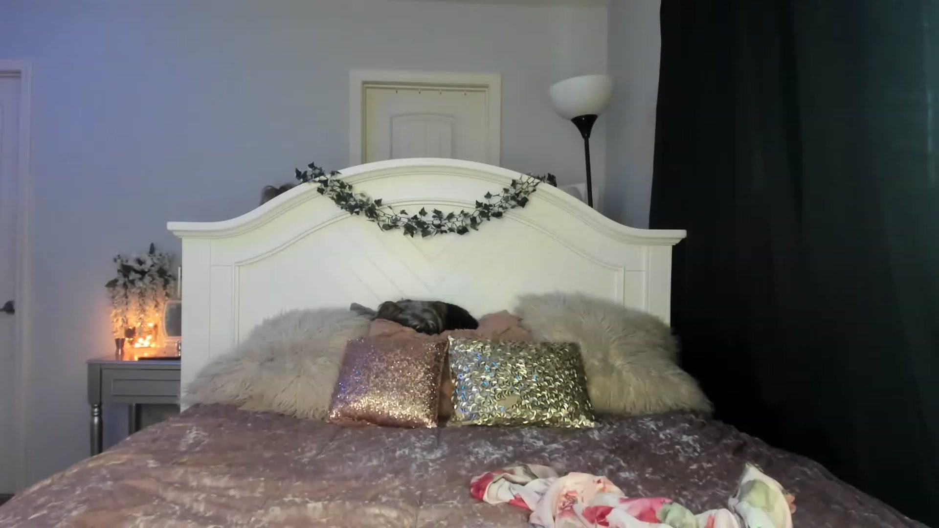 Gallery image thumbnail from MsMarilyn's myfreecams stream on, 04/22/2023, 18:13 image 11 of 20