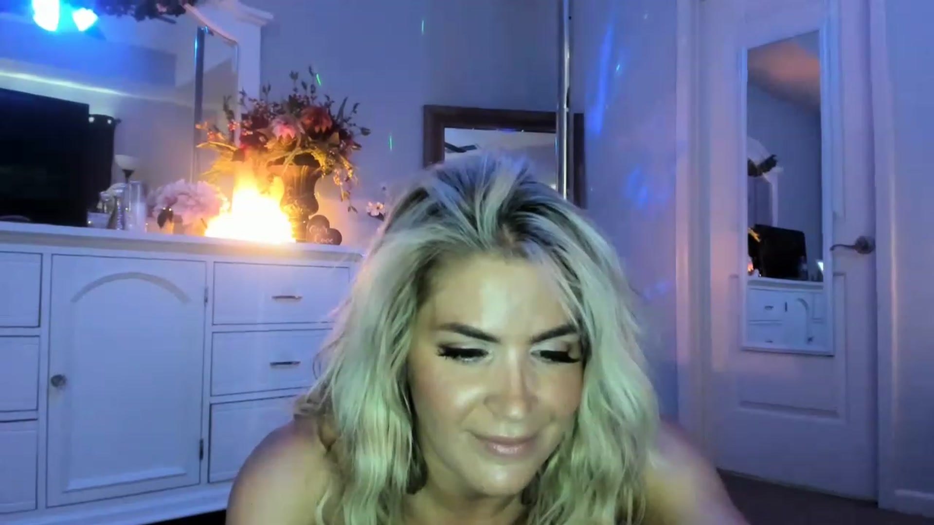 Gallery image thumbnail from MsMarilyn's myfreecams stream on, 04/25/2023, 22:35 image 18 of 20